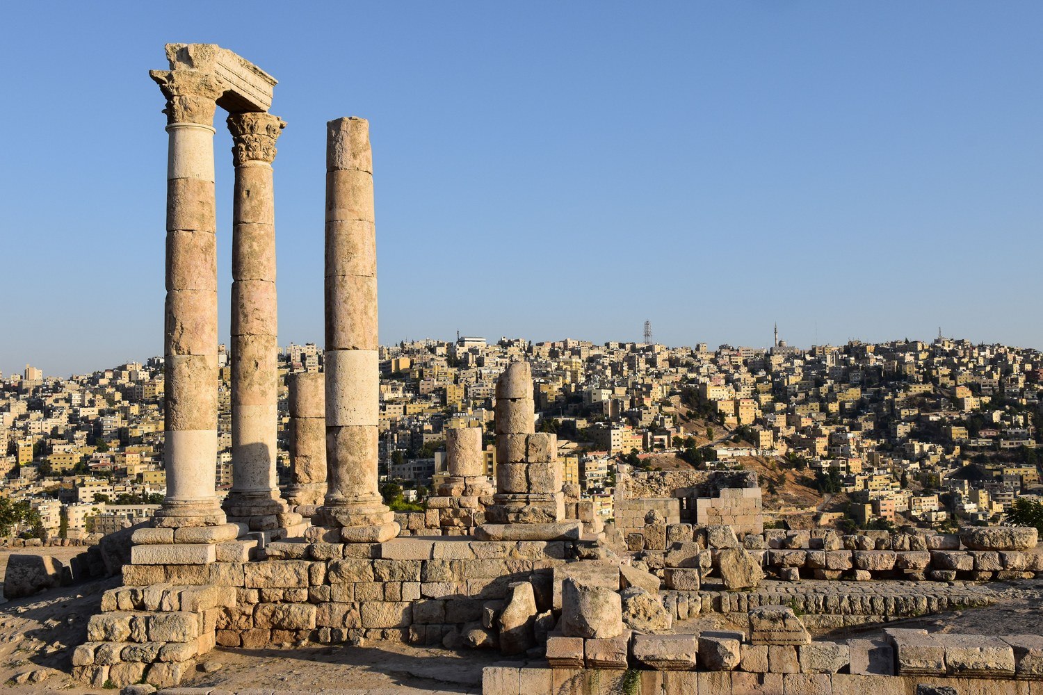 Loma Jordaniassa: 20 vinkkiä Petrasta Wadi Rumiin vuonna 2026 20 Ammanin panoraama sitadellilta