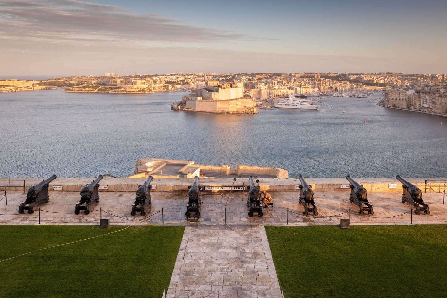 Vacaciones en Malta: 24 cosas que ver y hacer en 2026 4 Vista desde los Upper Barrakka Gardens