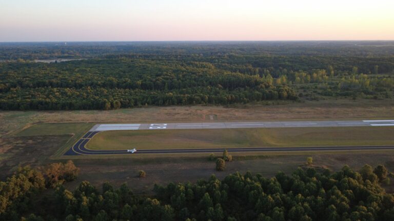 Dron s výbušninou u letiště Lipsko/Halle: Merz varuje před hybridní hrozbou