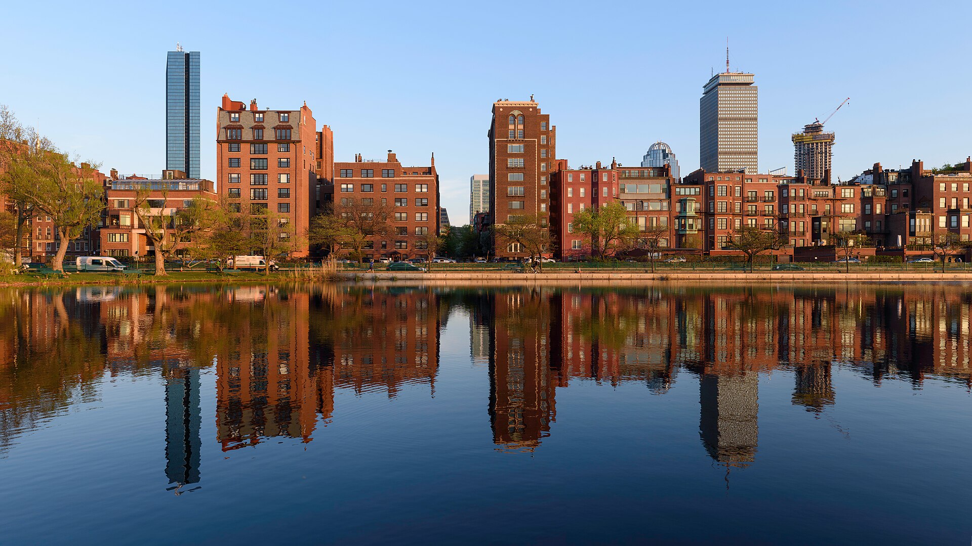 Boston, USA: 22 Things to See and Do + Freedom Trail 13 The Charles River with the Boston skyline