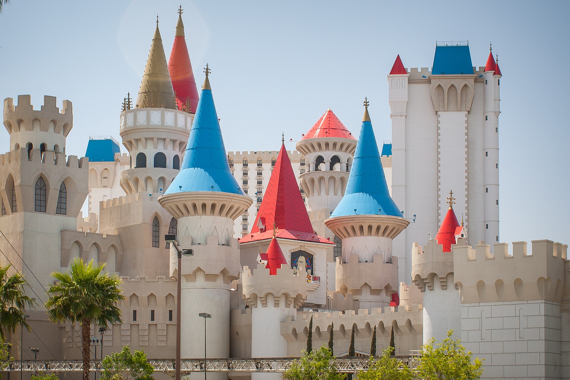 Las Vegas, USA: 29 tipp, mit láss a Stripen túl is 2026-ban 9 Az Excalibur hotel színes várbástyái