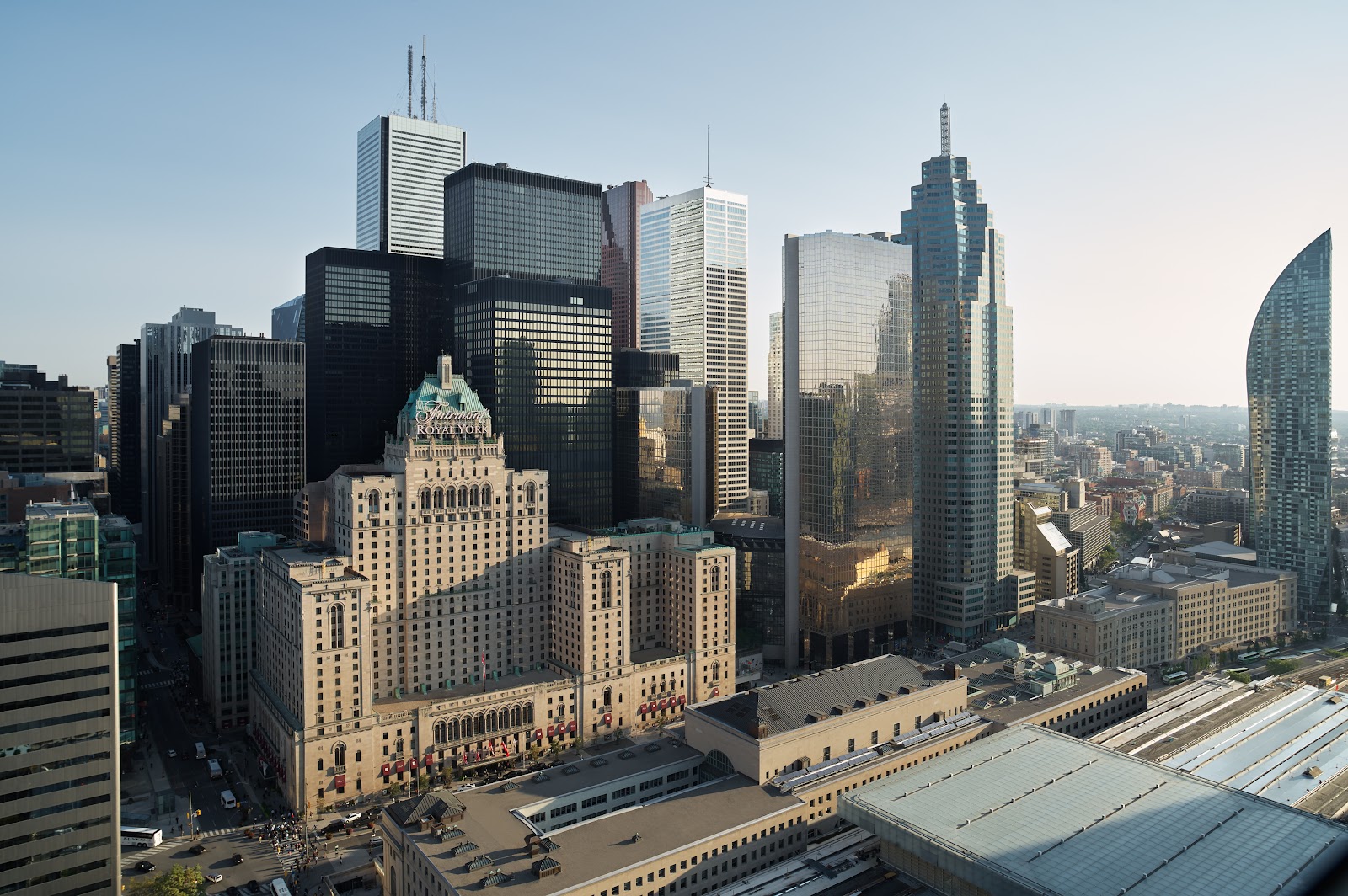 Hol szállj meg Torontóban: a 20 legjobb hotel és stratégiai helyszín 2026-ban 2 Fairmont Royal York hotel