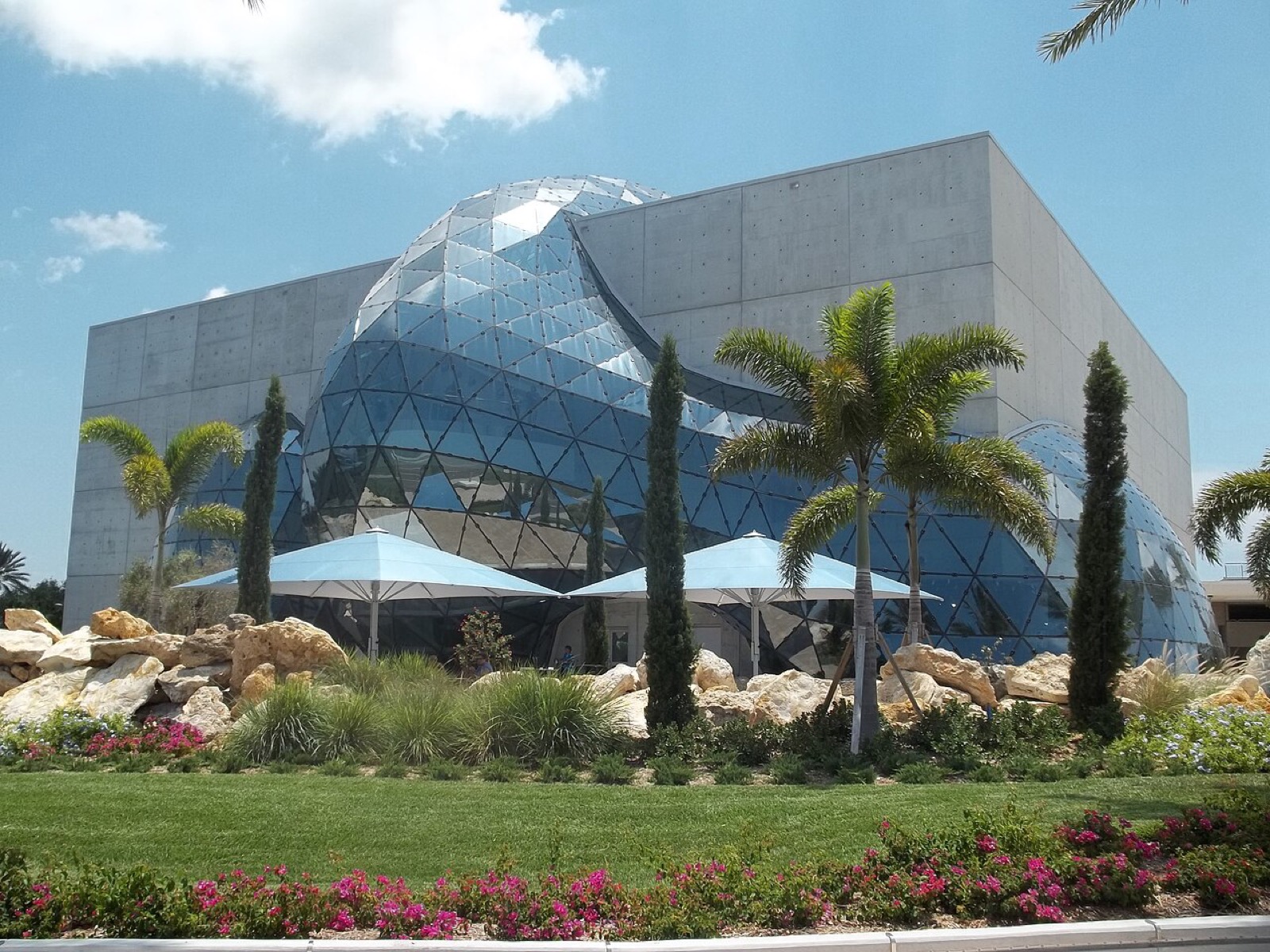 USA Florida 2026: 25 oplevelser, ruter og priser 27 Dalí-museets bygning med glasspiral i St. Petersburg