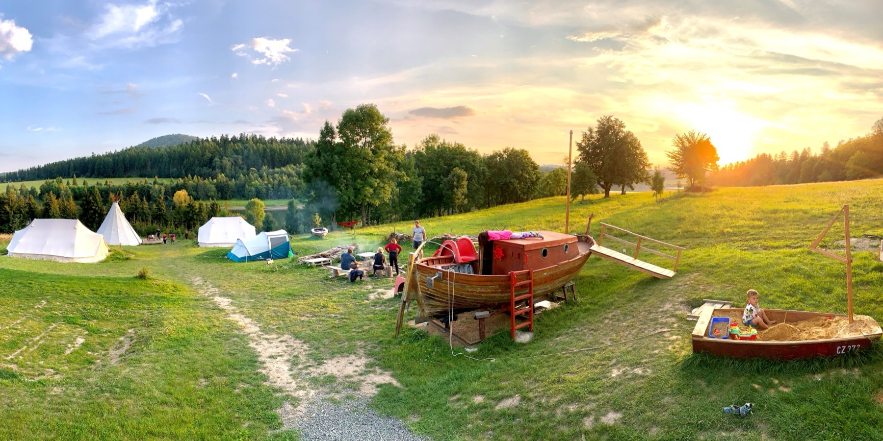 Glamping Tschechien: 34 beste Orte für 2026 21 Ausstattung des Glamp U Rozmařilého námořníka