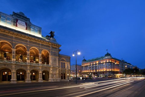 Bécs szállás: 26 tipp hotelekre és biztonságos kerületekre 2026-ban 12 A Hotel Bristol az Állami Operával szemben