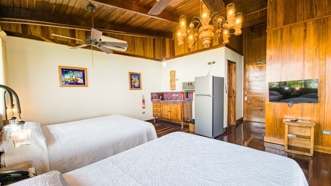 Alojamientos únicos del mundo: 35 lugares para tu bucket list en 2026 58 Interior del apartamento en el Hotel Costa Verde