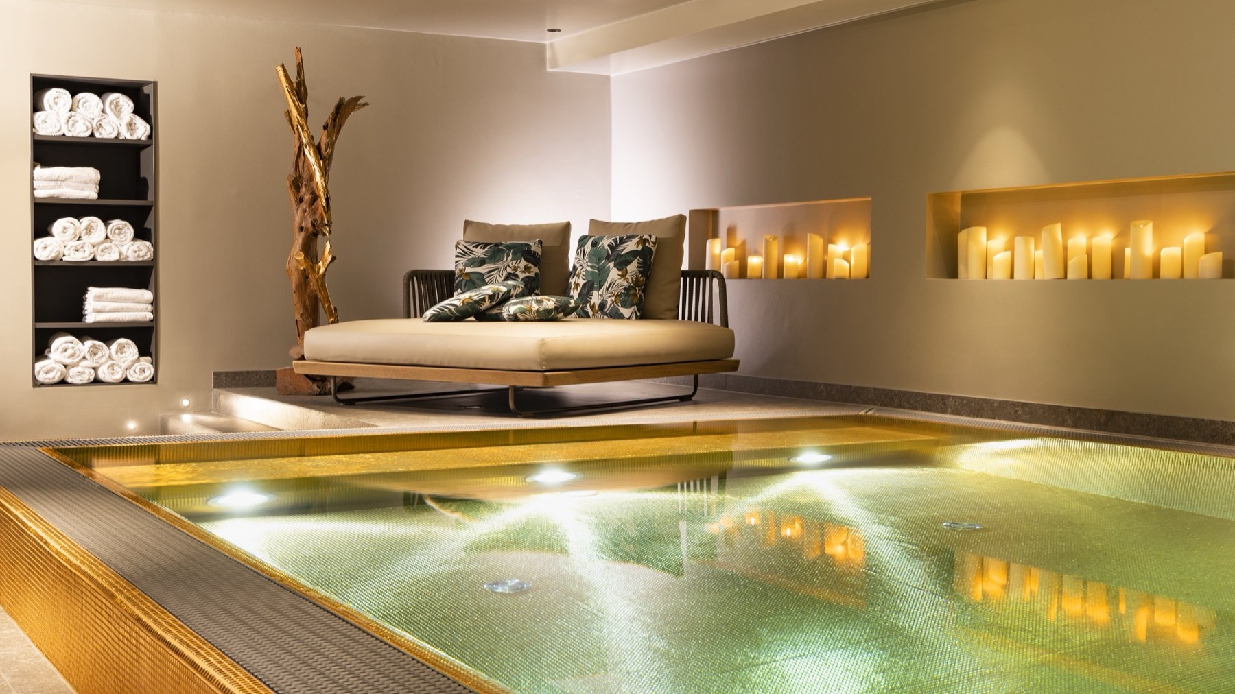 Wo übernachten in Innsbruck: 17 beste Hotels 2026 3 Dachpool des Hotel Das Innsbruck