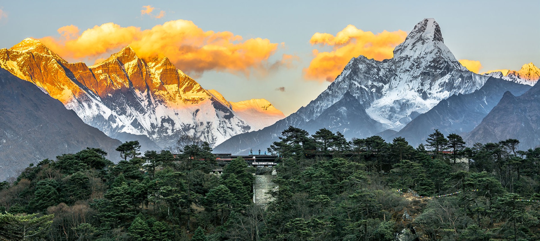 Alojamientos únicos del mundo: 35 lugares para tu bucket list en 2026 39 Cumbres del Himalaya desde el Hotel Everest View al amanecer