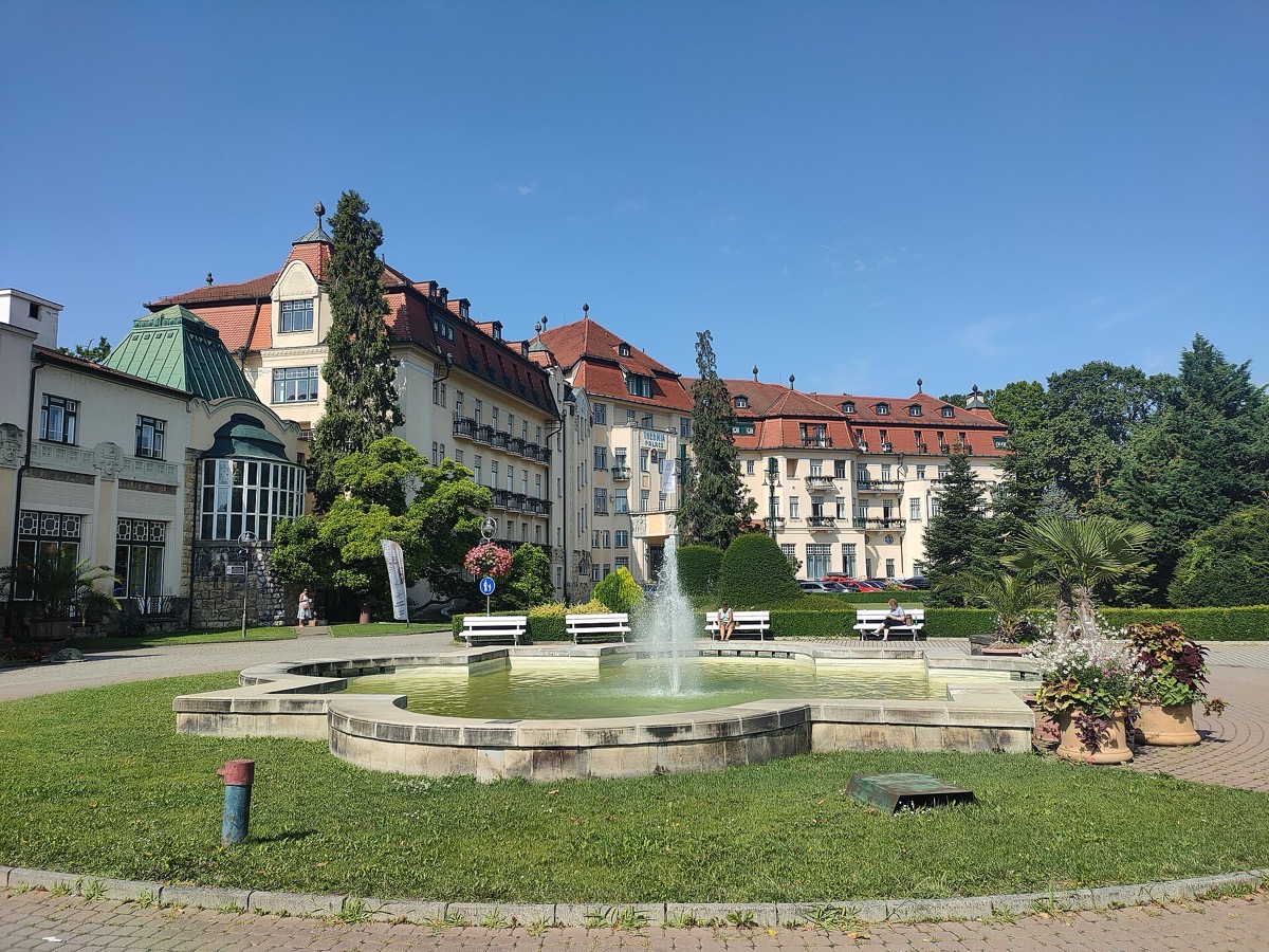 Nejlepší hotely s vířivkou na pokoji v ČR a na Slovensku 27 Secesní budova lázeňského hotelu Ensana Thermia Palace v Piešťanech