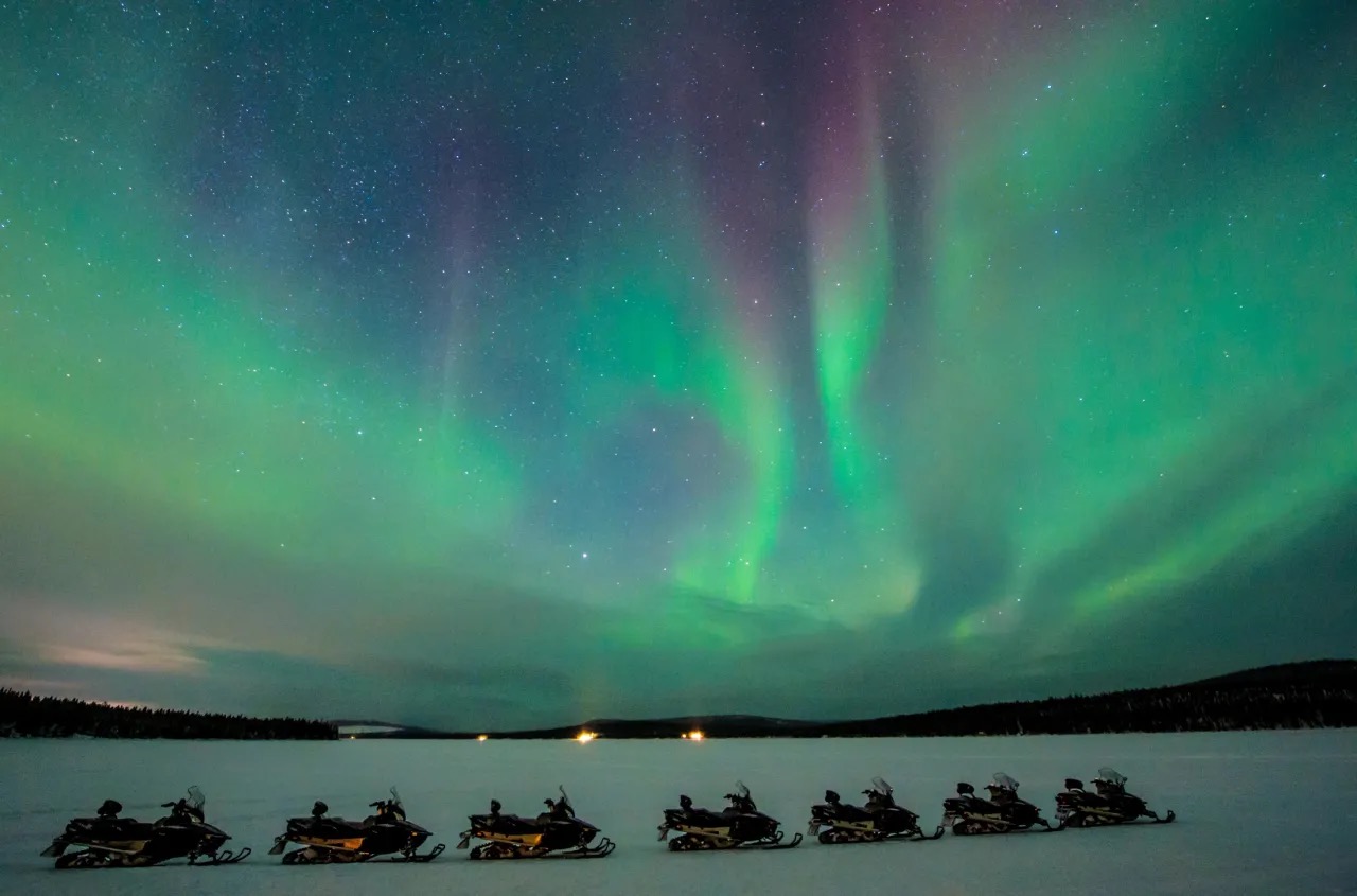 Alojamientos únicos del mundo: 35 lugares para tu bucket list en 2026 3 Aurora boreal sobre Jukkasjärvi