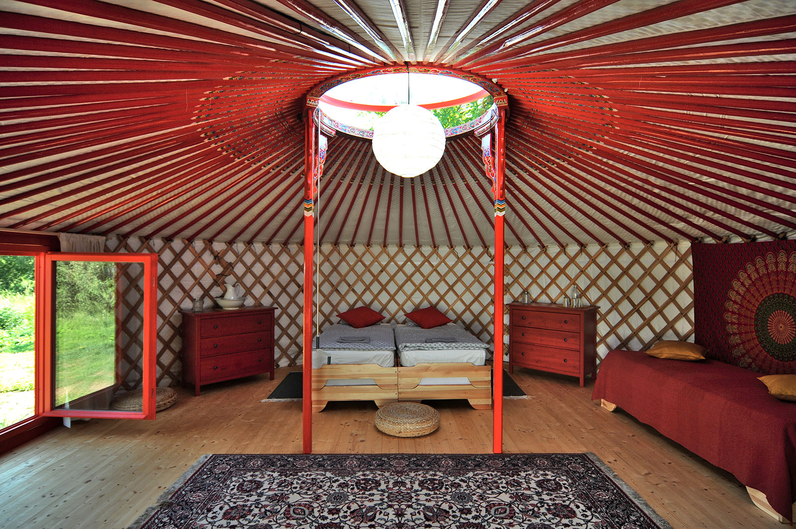 Glamping Tschechien: 34 beste Orte für 2026 10 Ausstattung des Jurty v Sadu