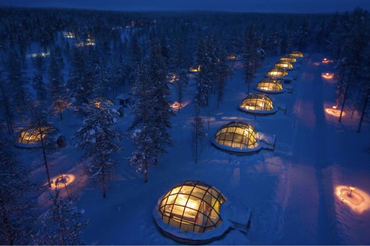 Alojamientos únicos del mundo: 35 lugares para tu bucket list en 2026 10 Iglús de cristal en Kakslauttanen durante la noche polar