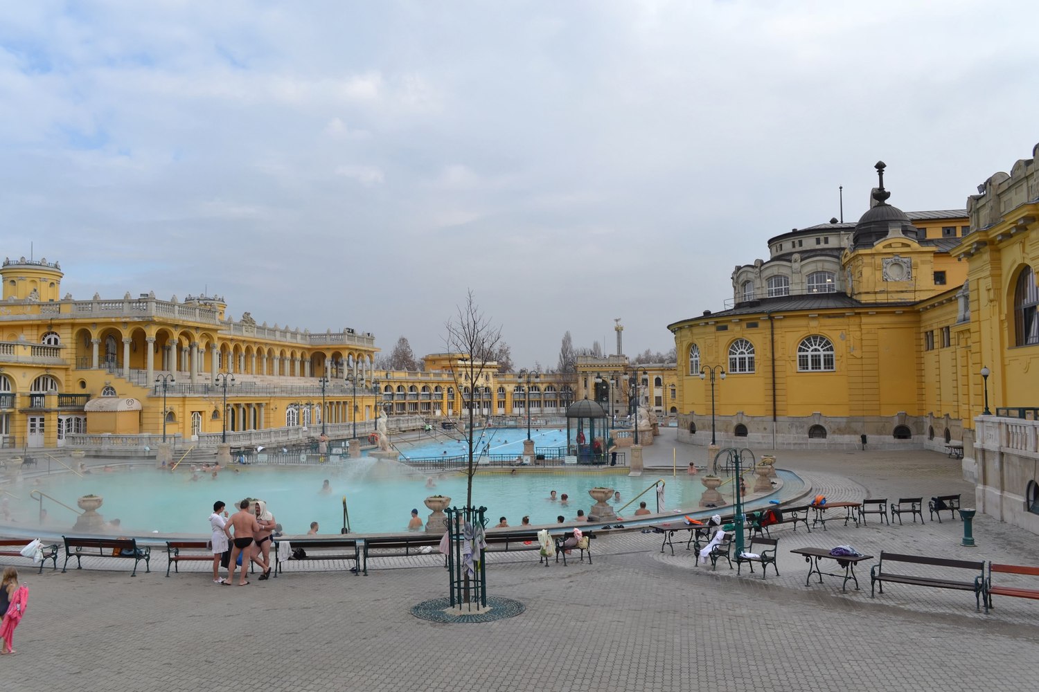 Vart ska man resa i november 2026: 27 varma resmål 24 Termalbad i Budapest