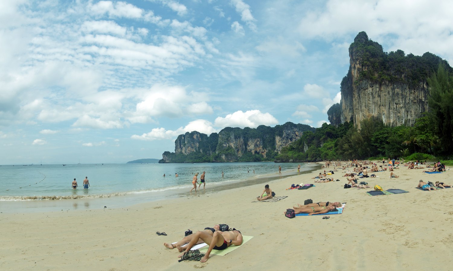 Zonvakantie in oktober 2026: 37 tips waar het nog warm is 27 Kalkstenen kliffen in Thailand