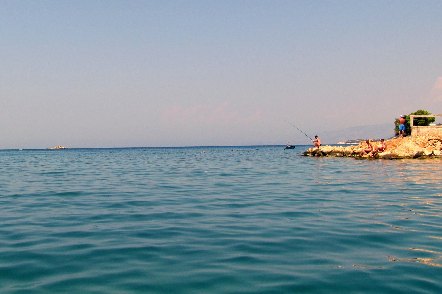 Zonvakantie in oktober 2026: 37 tips waar het nog warm is 12 Eilandjes bij Ksamil in Albanië