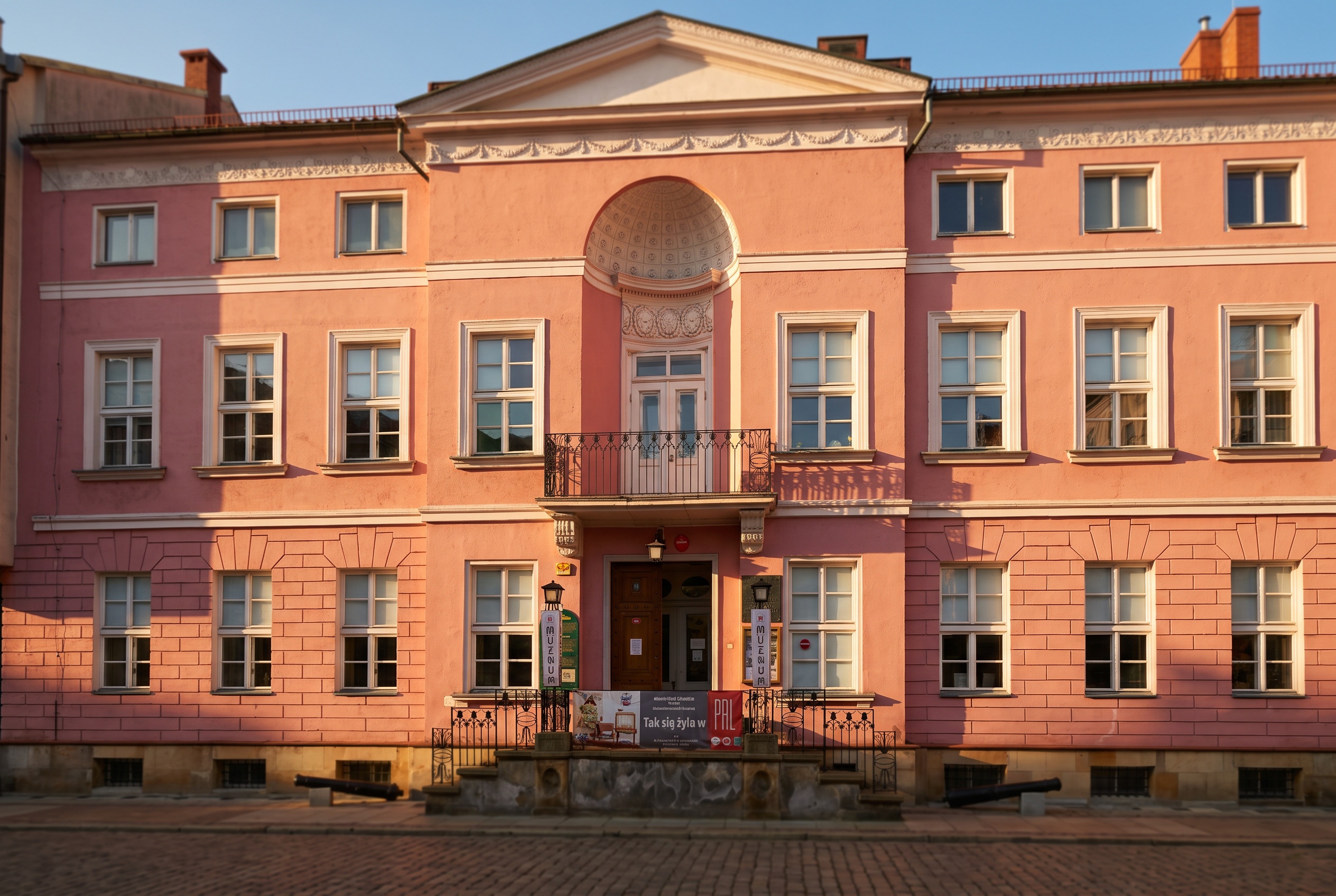 Kolobrzeg Polen: 21 oplevelser, strande og praktiske tips 2026 19 Muzeum Miasta Kołobrzeg i Armii Krajowej-gaden