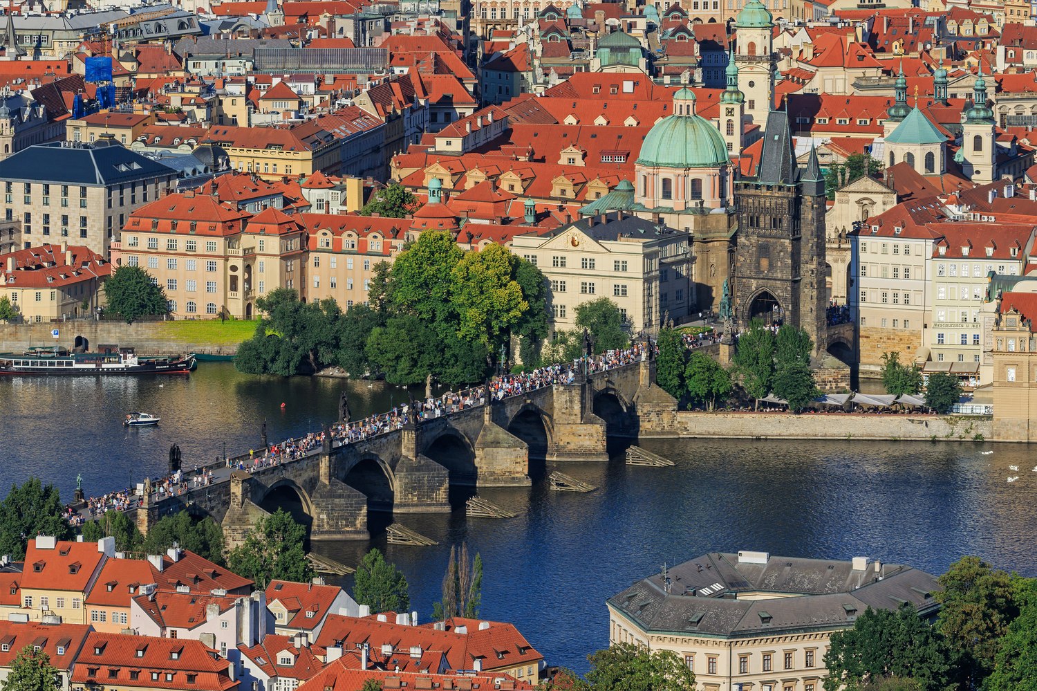 Dónde ir de vacaciones en diciembre 2026: sol, adviento y montaña 32 Praga