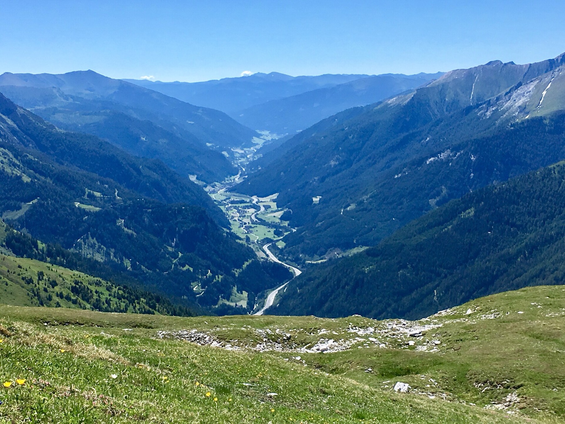 Austria Vignette 2026: Price, Where to Buy & the End of Sticker Vignettes 1 Austrian A10 Tauern motorway in an alpine landscape