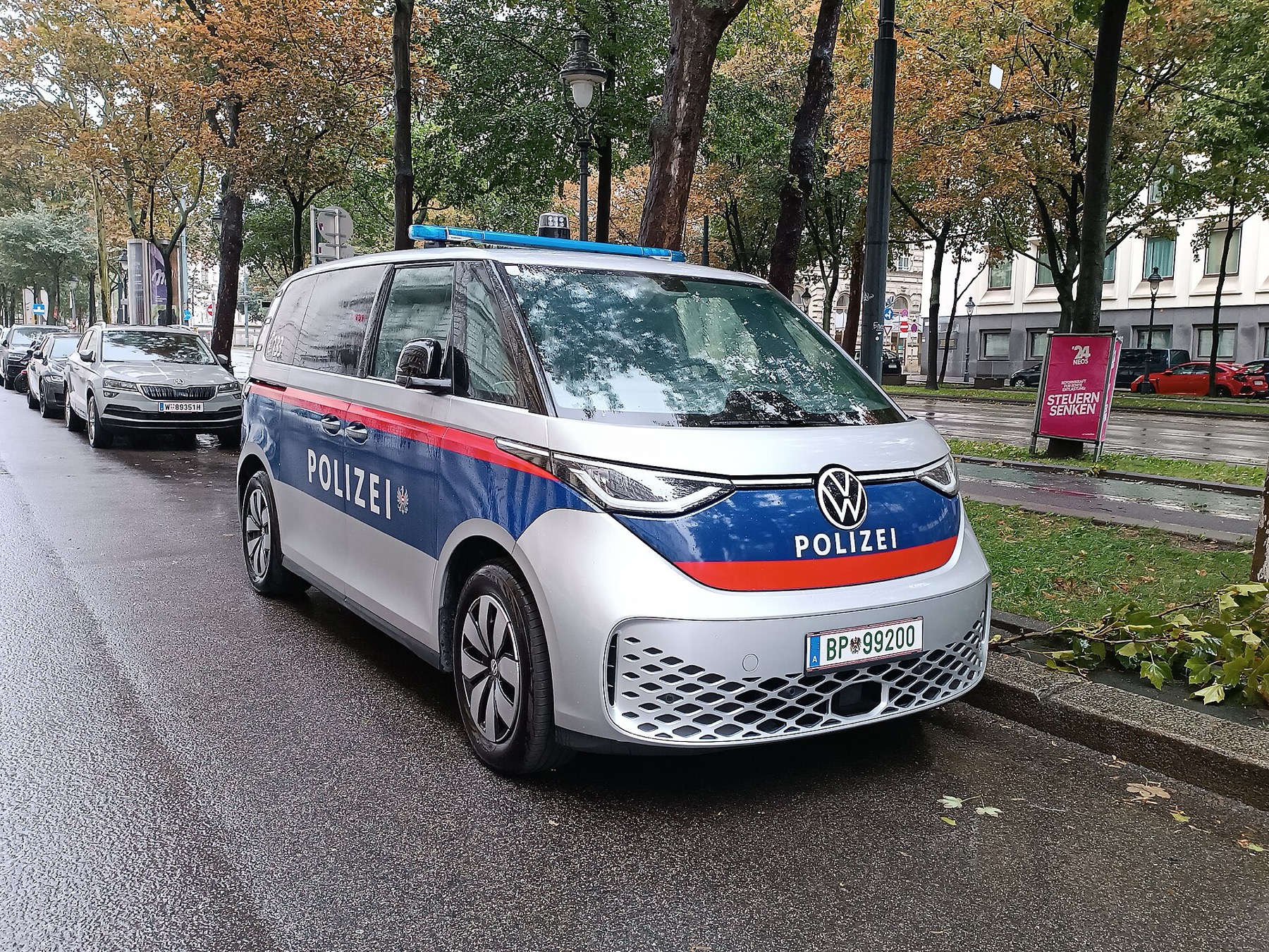Austria Vignette 2026: Price, Where to Buy & the End of Sticker Vignettes 9 An Austrian police vehicle during a check