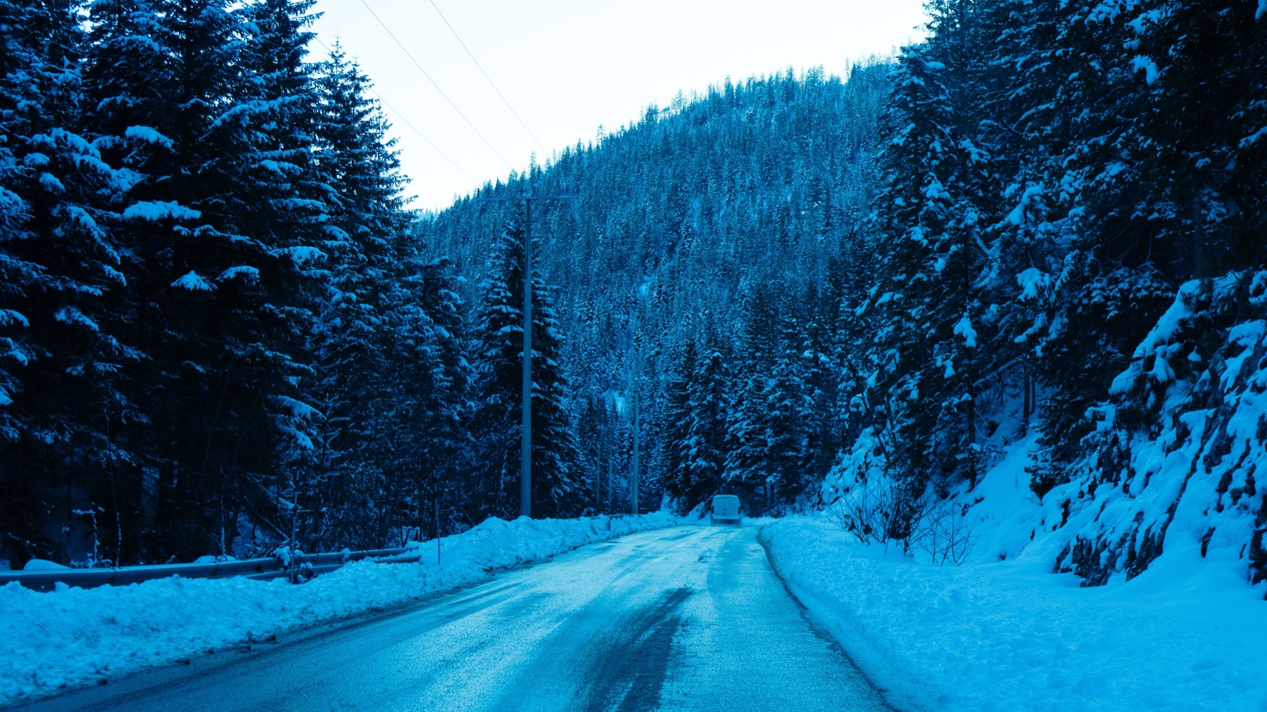 Austria Vignette 2026: Price, Where to Buy & the End of Sticker Vignettes 11 Winter tyres on a snowy mountain road