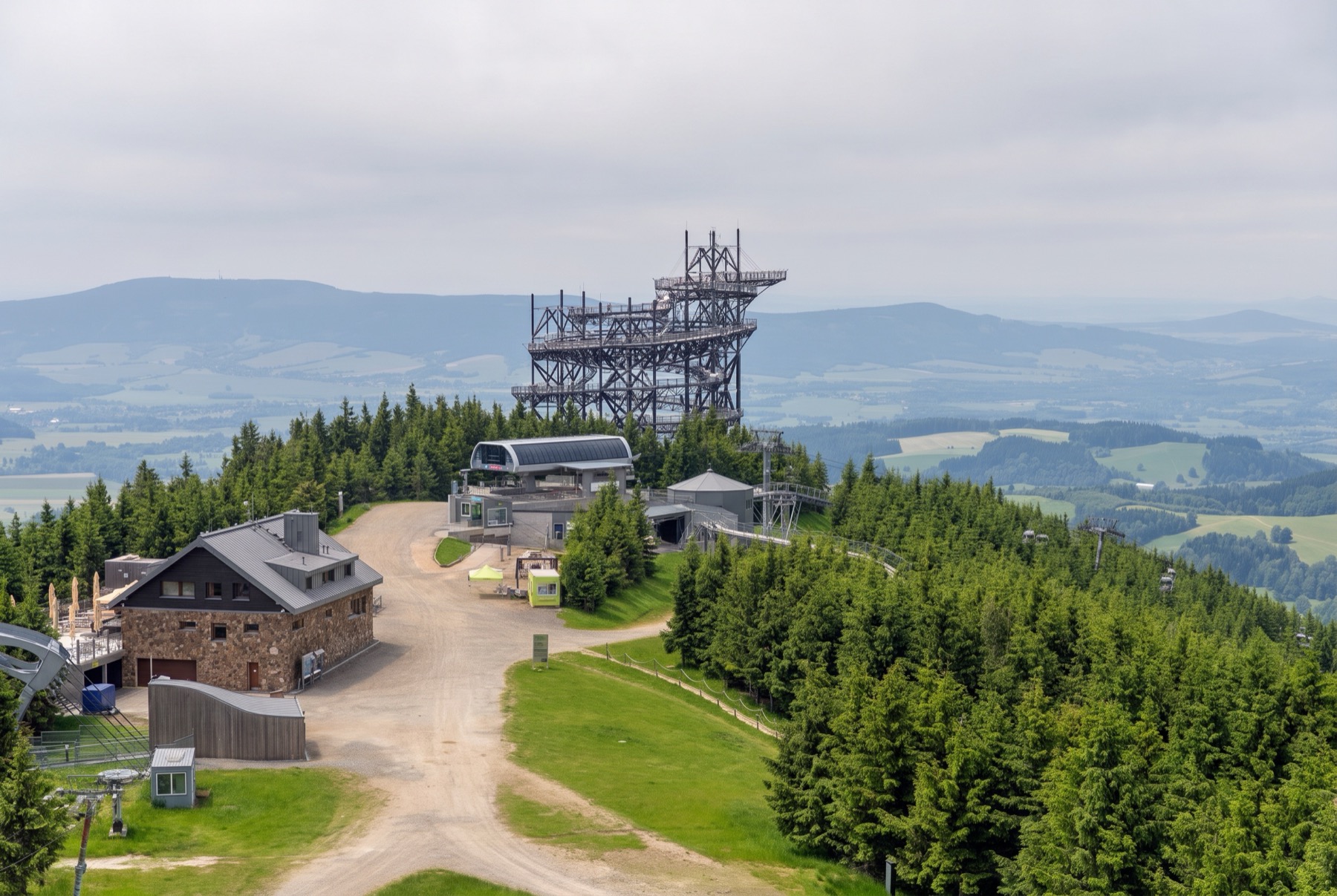 Dolní Morava 2026: 14 tipp, mit láss és csinálj – Sky Bridge, Felhők ösvénye és síelés 6 Bejárat a Sky Bridge 721-re