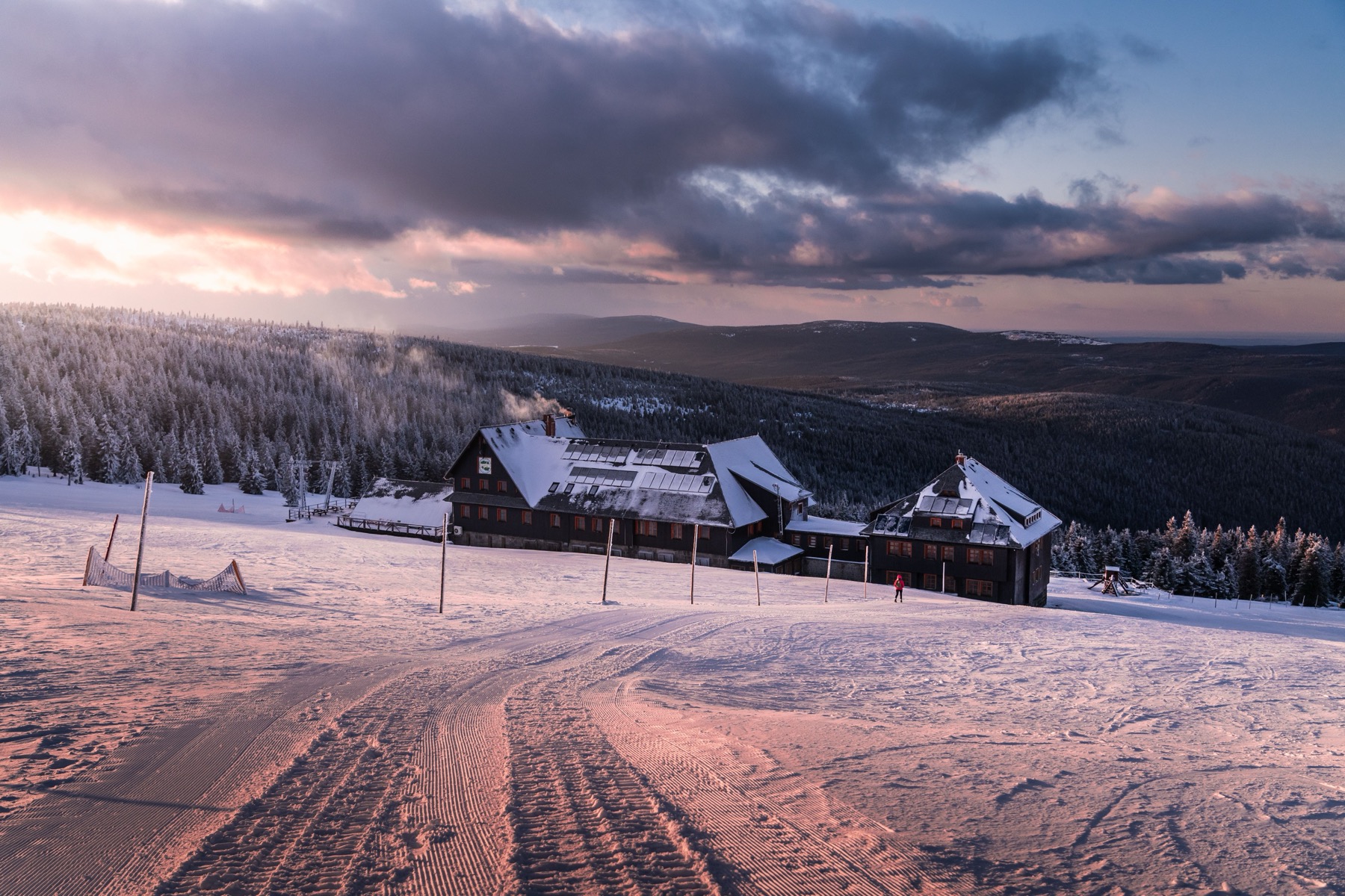Harrachov 2026: 14 wskazówek, stoki, karnet i mamucią skocznia 2 Zimowe Karkonosze
