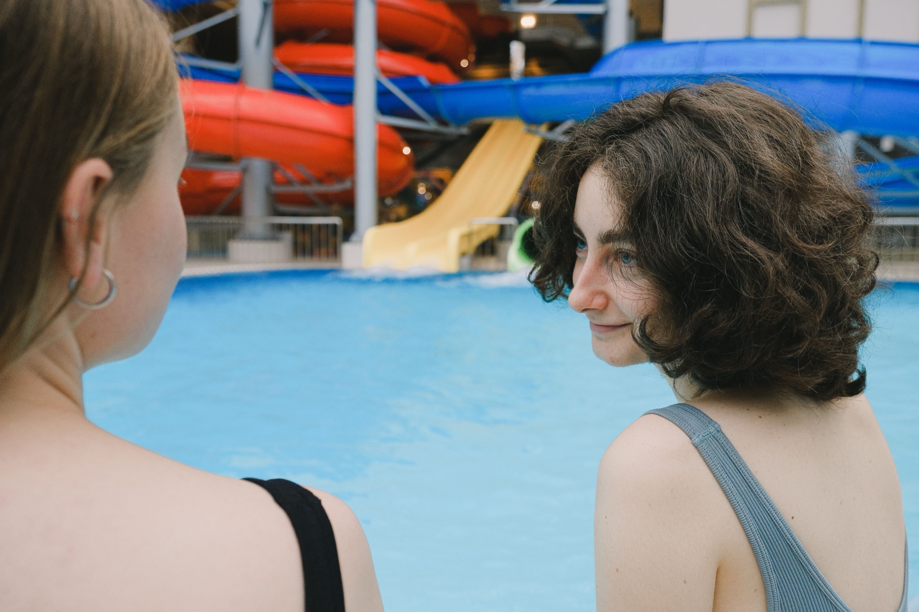 Jarní prázdniny 2027: termíny po okresech a kam s dětmi 16 Krytý aquapark jako plán B