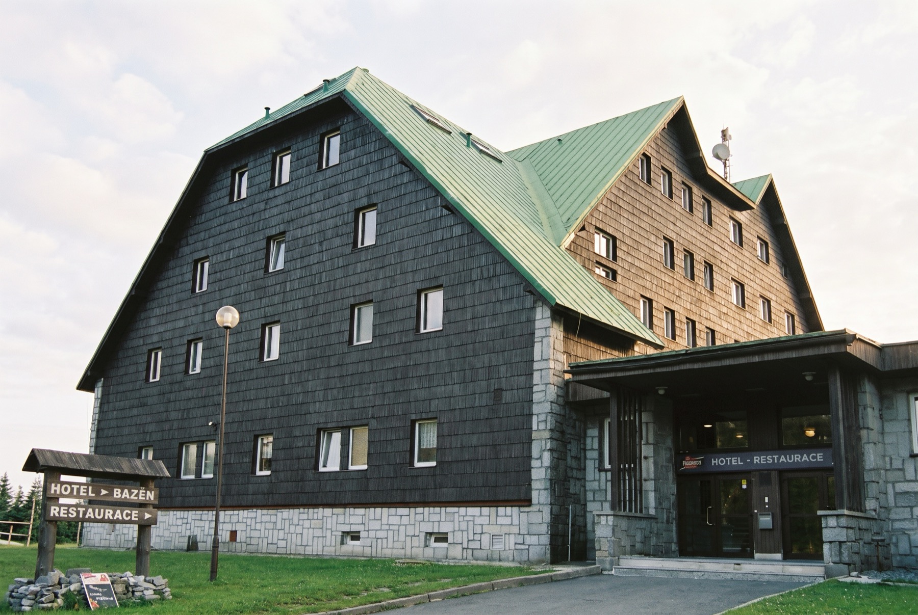 Altvatergebirge im Winter 2026: 14 Tipps, was zu sehen – Praděd, Kouty und Červenohorské sedlo 3 Berghotel im Altvatergebirge