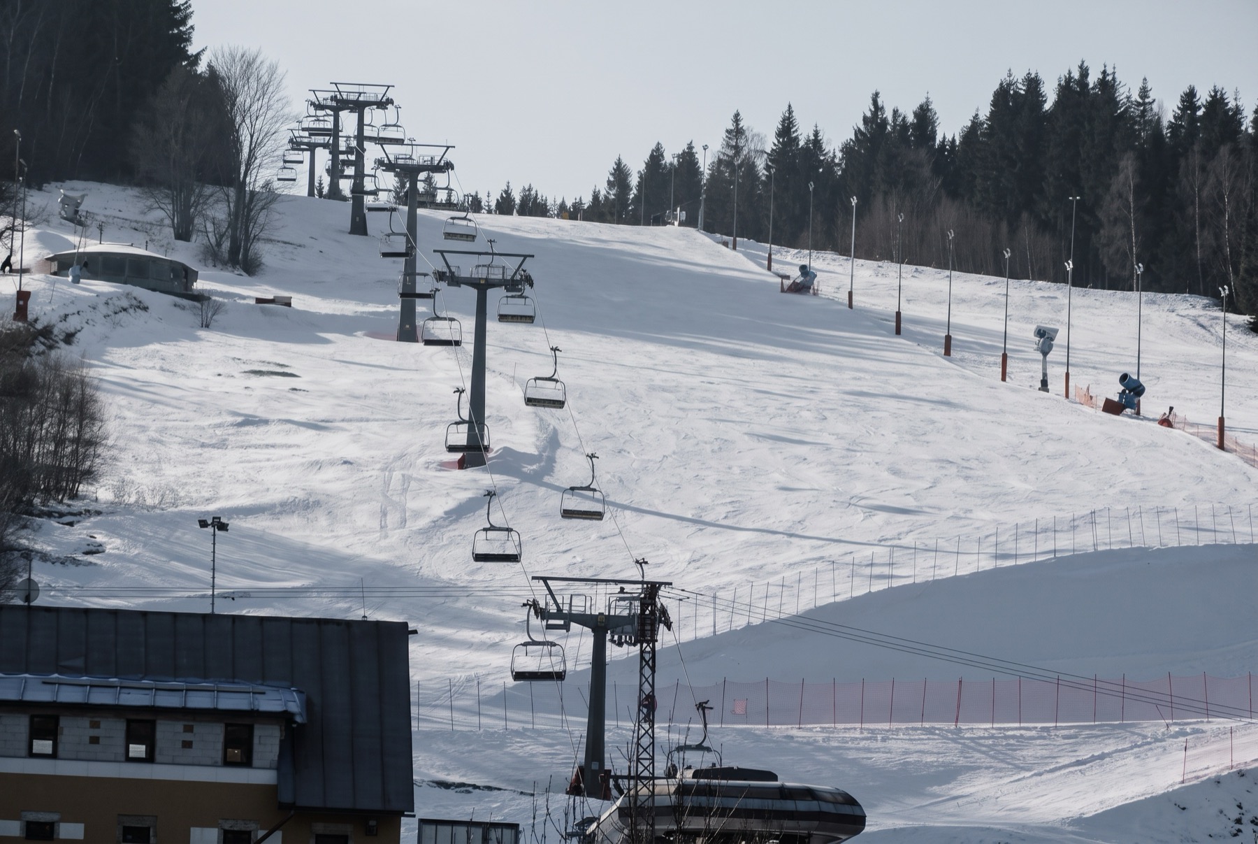 Altvatergebirge im Winter 2026: 14 Tipps, was zu sehen – Praděd, Kouty und Červenohorské sedlo 10 Seilbahn und Skipiste im Altvatergebirge
