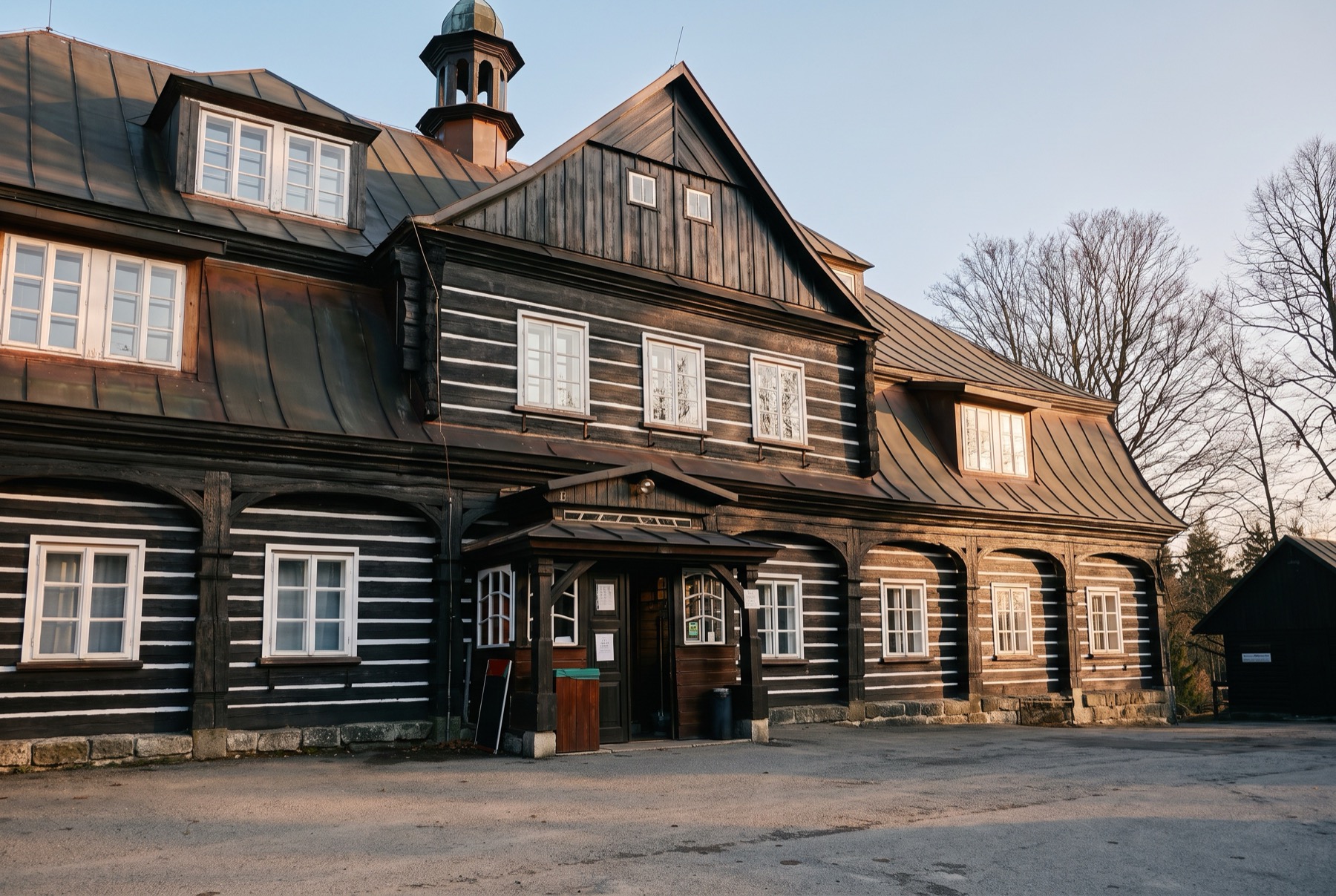 Riesengebirge und Isergebirge ohne Massen 2026: 14 Tipps statt Spindlermühle 3 Bergblockhaus im Isergebirge