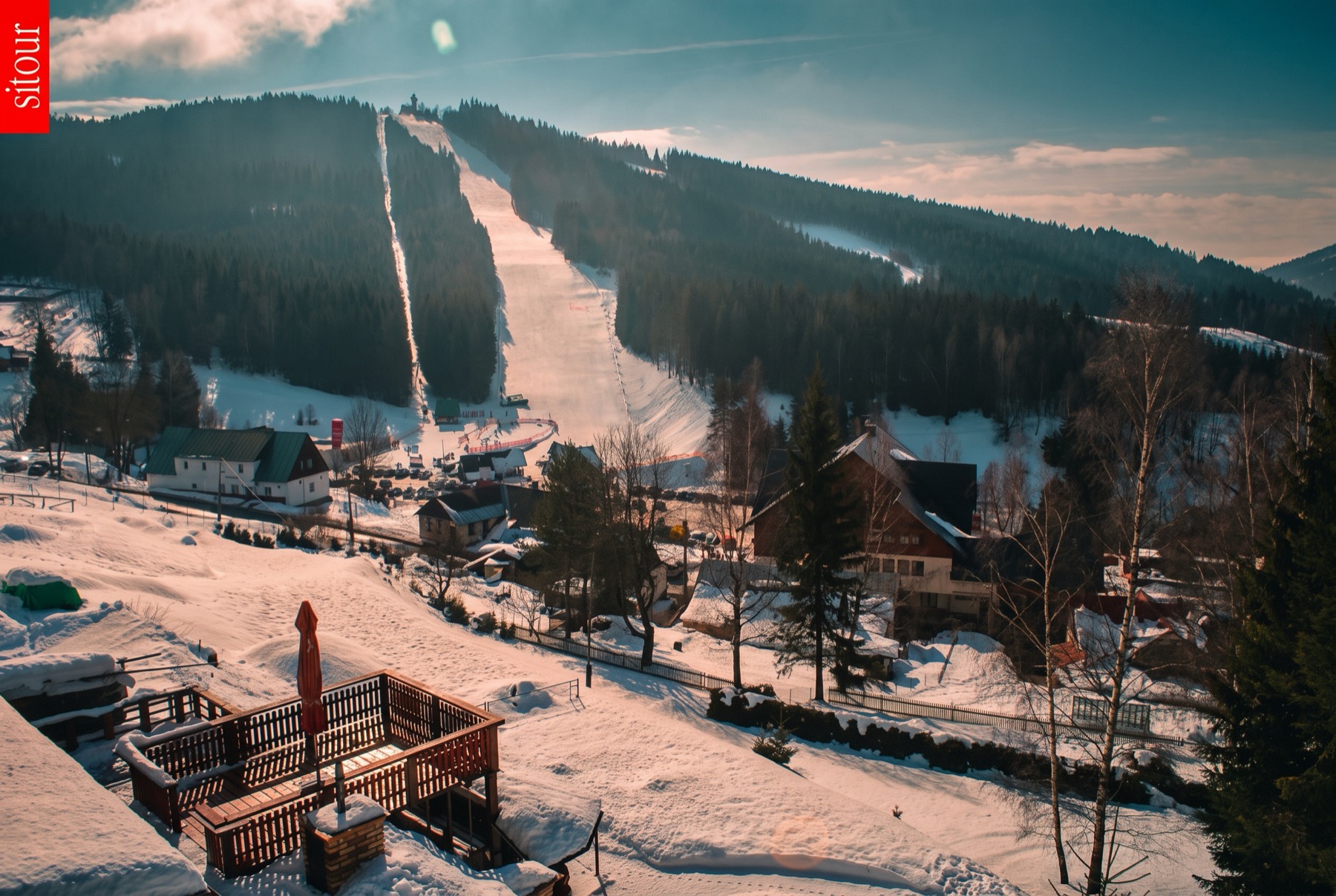 Riesengebirge und Isergebirge ohne Massen 2026: 14 Tipps statt Spindlermühle 4 Skigebiet Tanvaldský Špičák aus der Luft