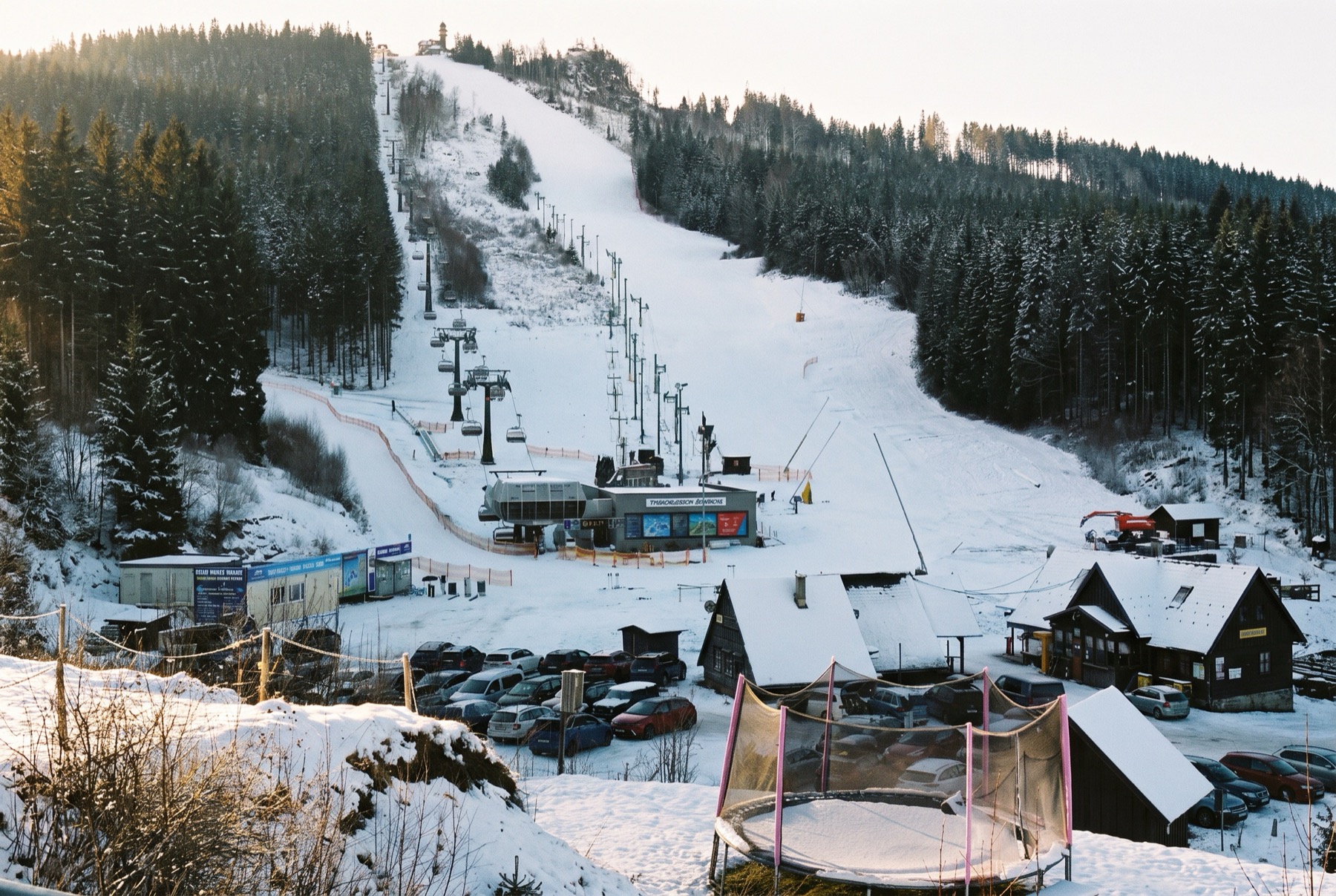 Riesengebirge und Isergebirge ohne Massen 2026: 14 Tipps statt Spindlermühle 8 Skipiste und Skigebiet Tanvaldský Špičák