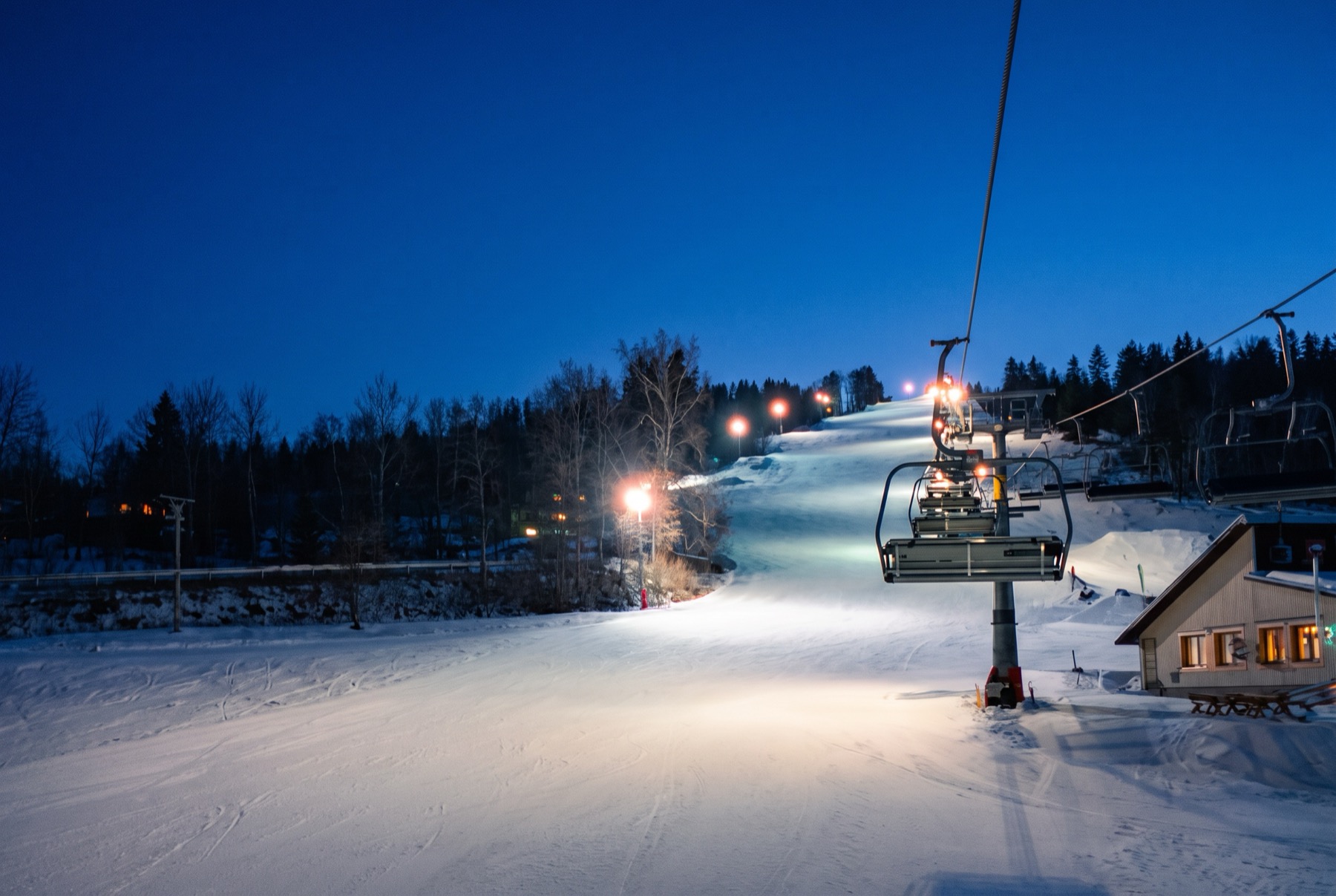 Riesengebirge und Isergebirge ohne Massen 2026: 14 Tipps statt Spindlermühle 18 Abendskifahren auf beleuchteter Piste