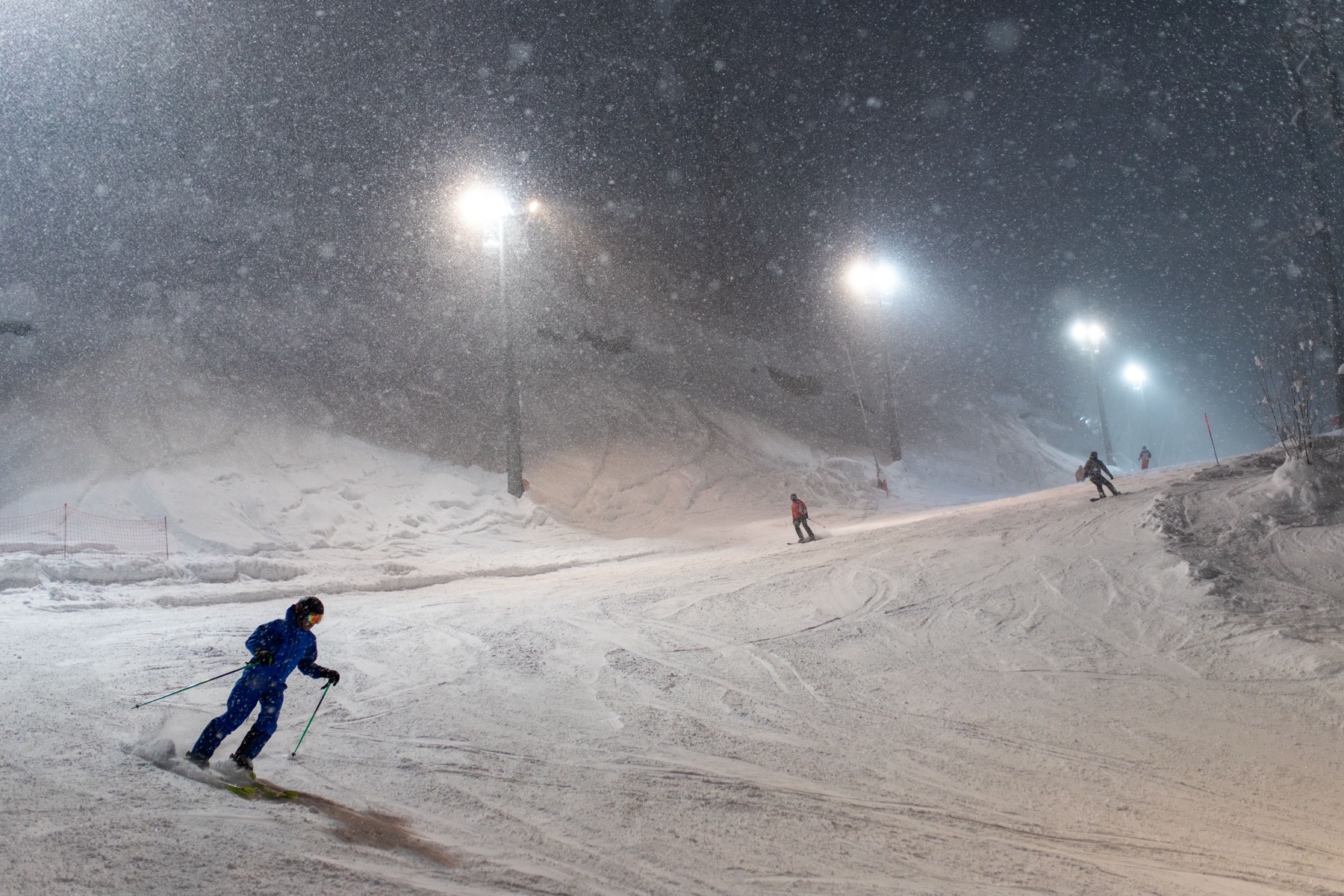 Skifahren in der Slowakei 2026: 14 Tipps und alles, was du wissen solltest 10 Nachtskifahren auf beleuchteter Piste