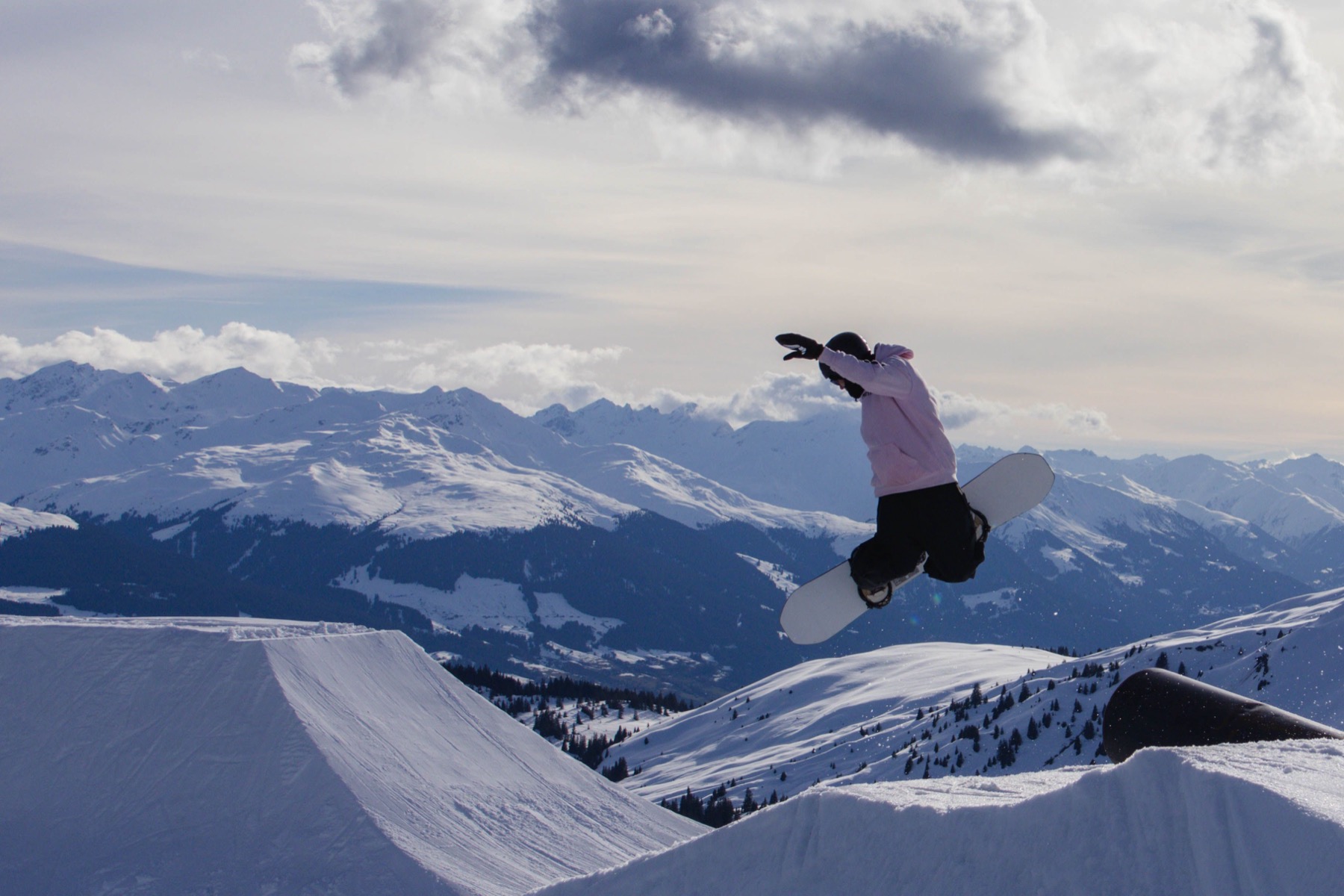 Skiing in Italy 2026: 14 Tips for the Dolomites, Livigno & Superski 7 Snowpark