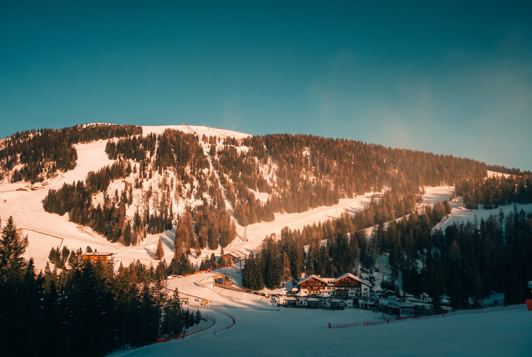 Skiing in Italy 2026: 14 Tips for the Dolomites, Livigno & Superski 11 Slopes at Kronplatz