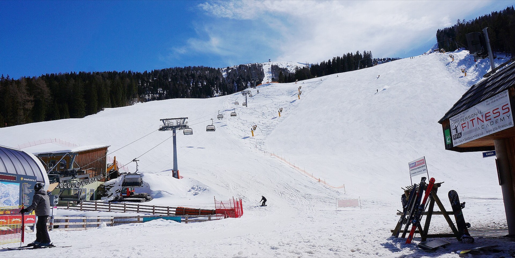 Skifahren in Österreich: 20 Top-Skigebiete und Skipass-Preise 2026 3 Sessellift in österreichischem Skigebiet
