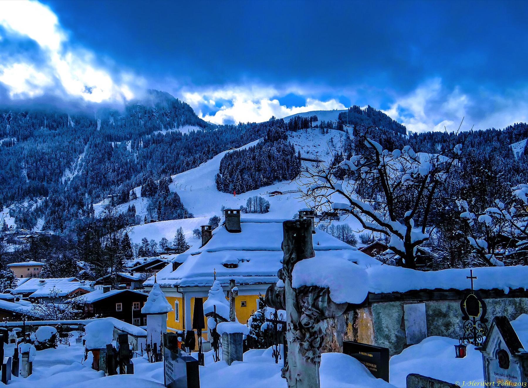 Skifahren in Österreich: 20 Top-Skigebiete und Skipass-Preise 2026 20 Berühmte Streif-Abfahrt in Kitzbühel