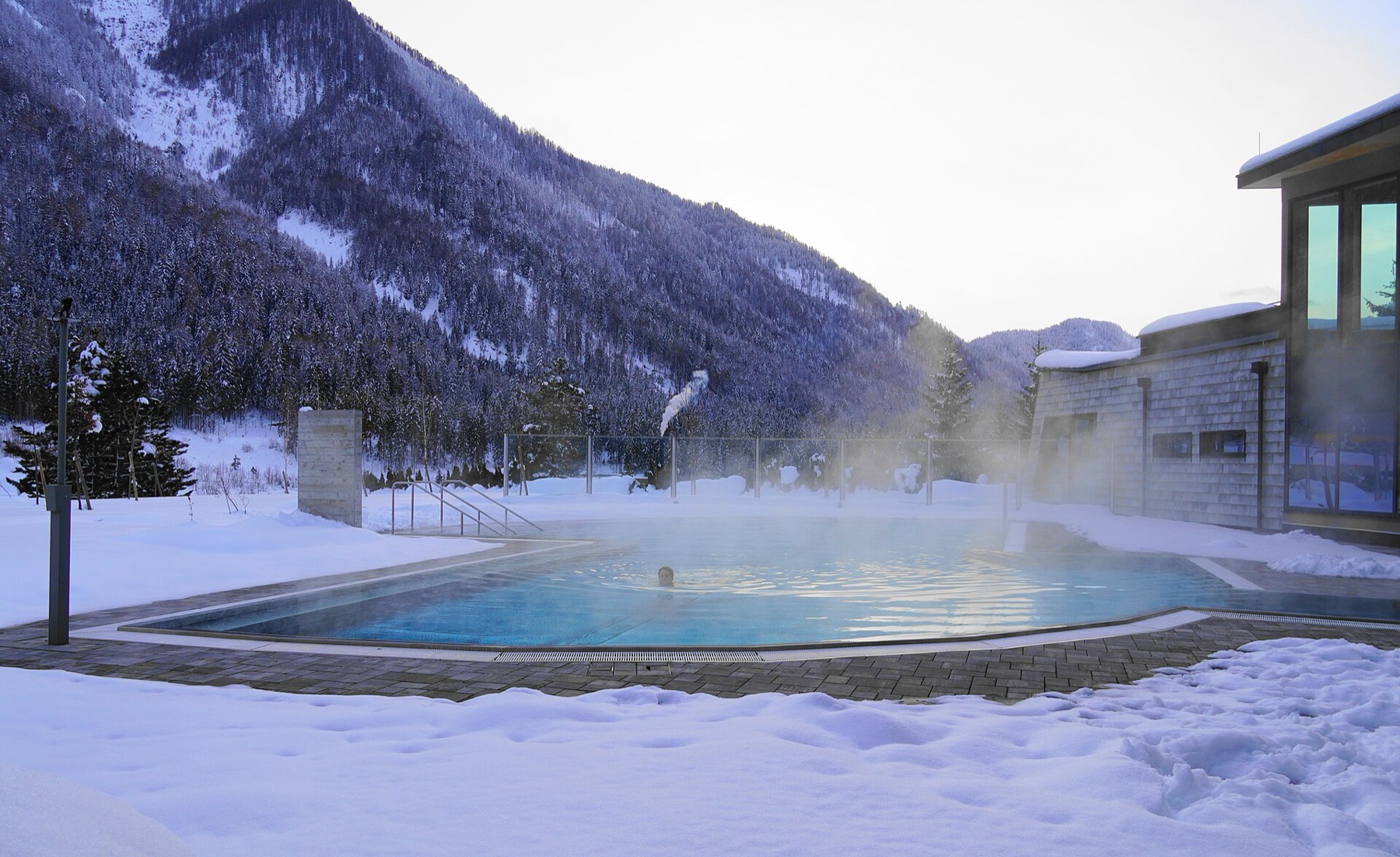 Nassfeld 2026: 12 Tipps für 110 km Pisten im südlichsten Großskigebiet Österreichs 17 Thermalbad in Kärnten