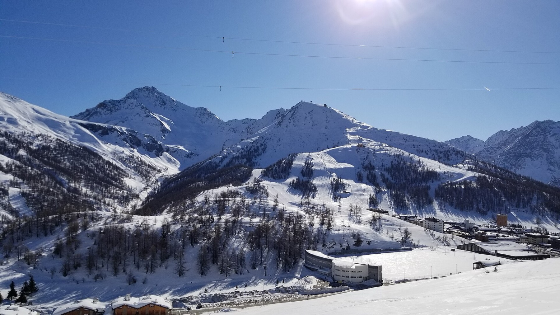 Největší lyžařské areály světa: 12 tipů a které za to (ne)stojí 6 Sestriere v italské části Via Lattea