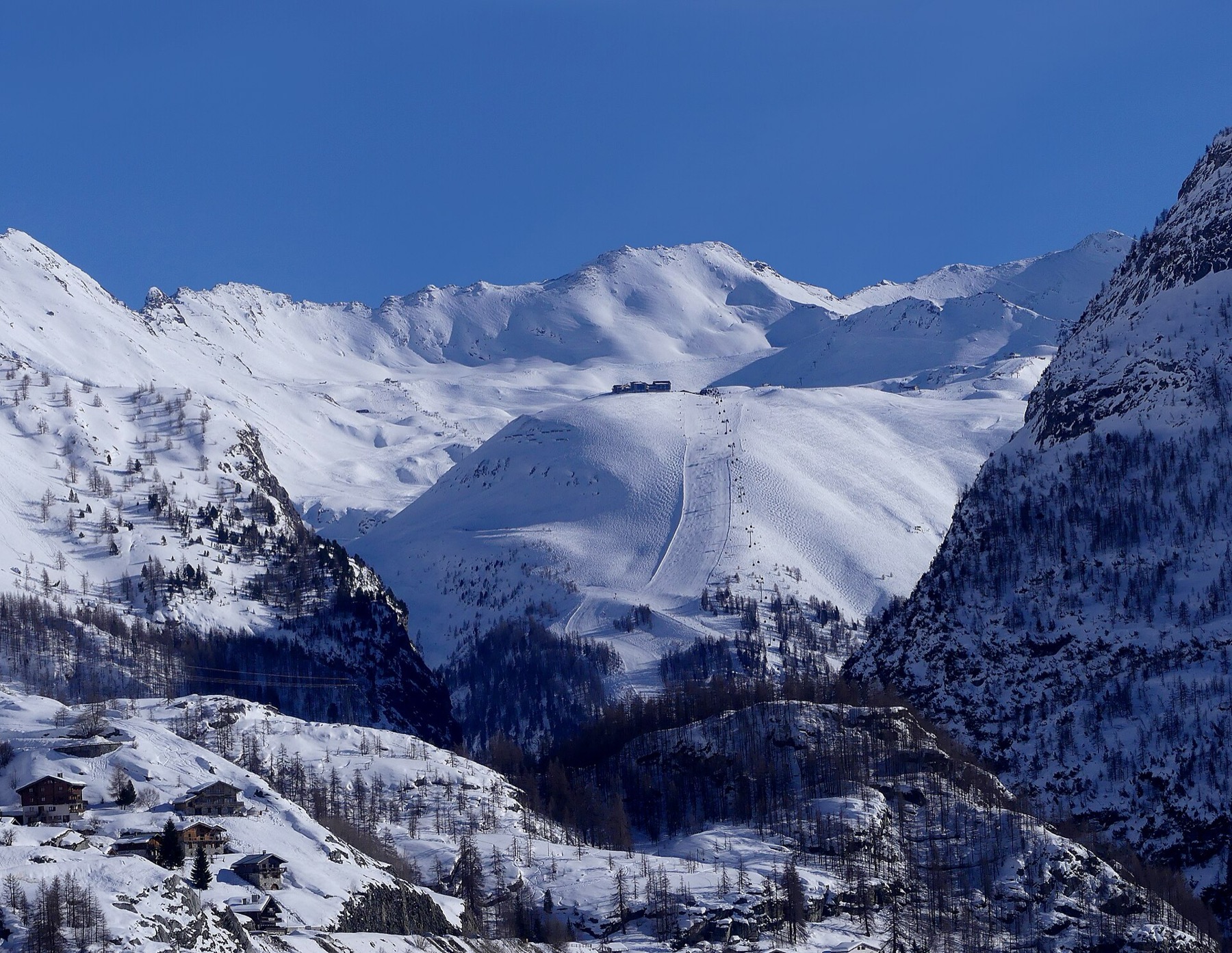 Největší lyžařské areály světa: 12 tipů a které za to (ne)stojí 8 Vysokohorské středisko Tignes a Val d'Isère