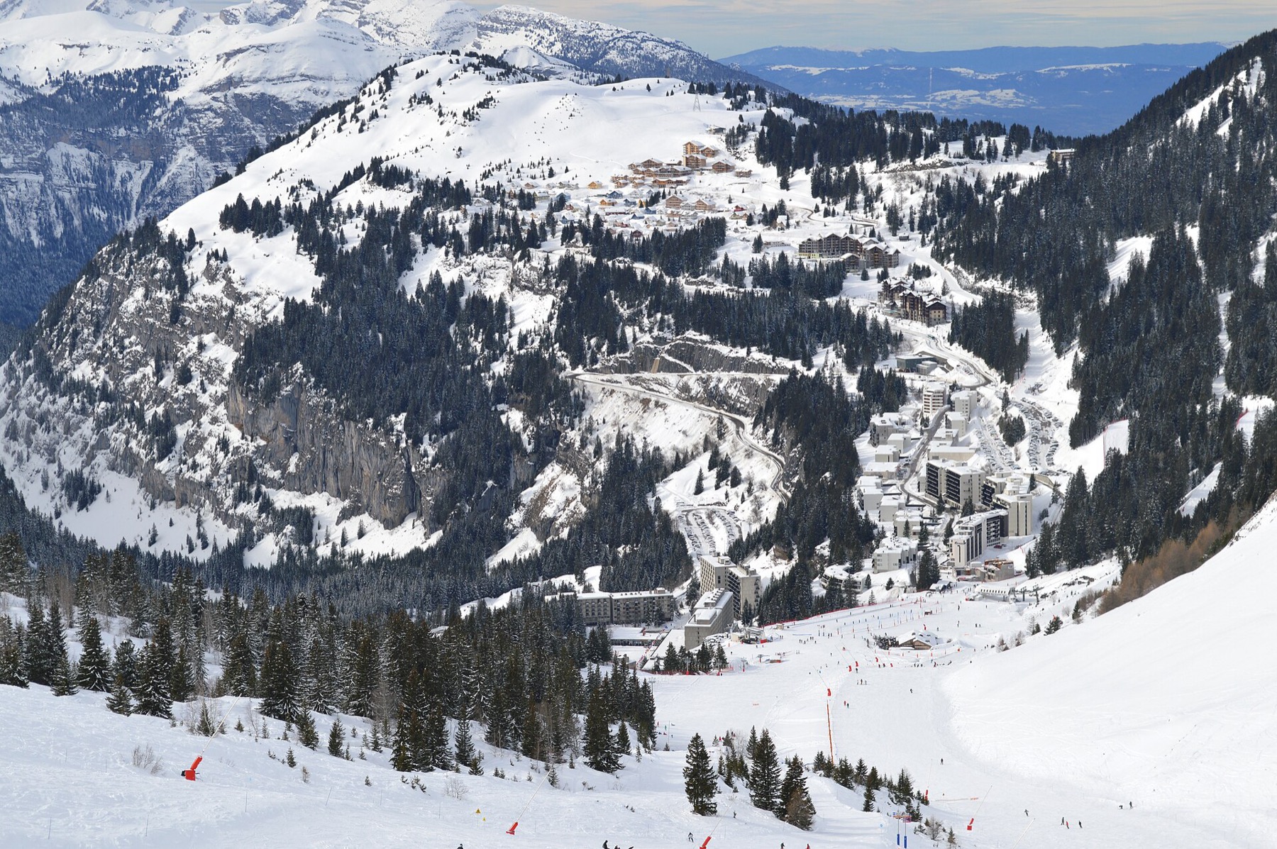 Největší lyžařské areály světa: 12 tipů a které za to (ne)stojí 13 Středisko Flaine v areálu Le Grand Massif