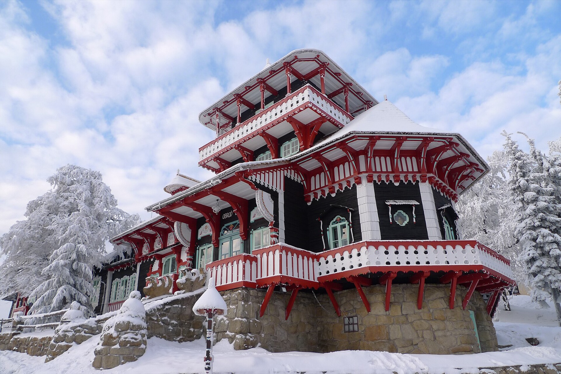 Pustevny y Beskydy en invierno: 14 cosas que ver y hacer en 2026 1 Pustevny en invierno