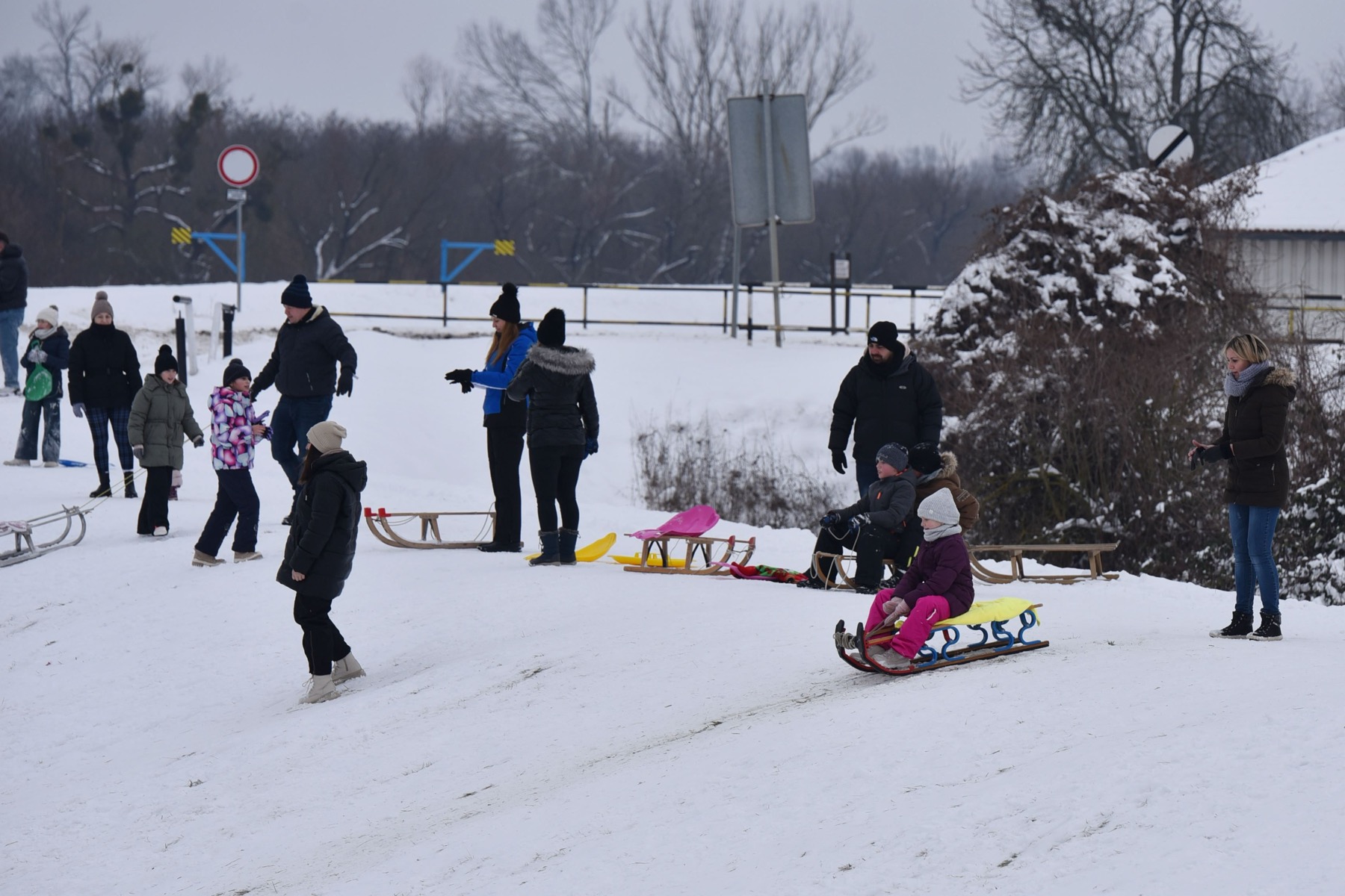 Pustevny y Beskydy en invierno: 14 cosas que ver y hacer en 2026 16 Descenso en trineo con niños