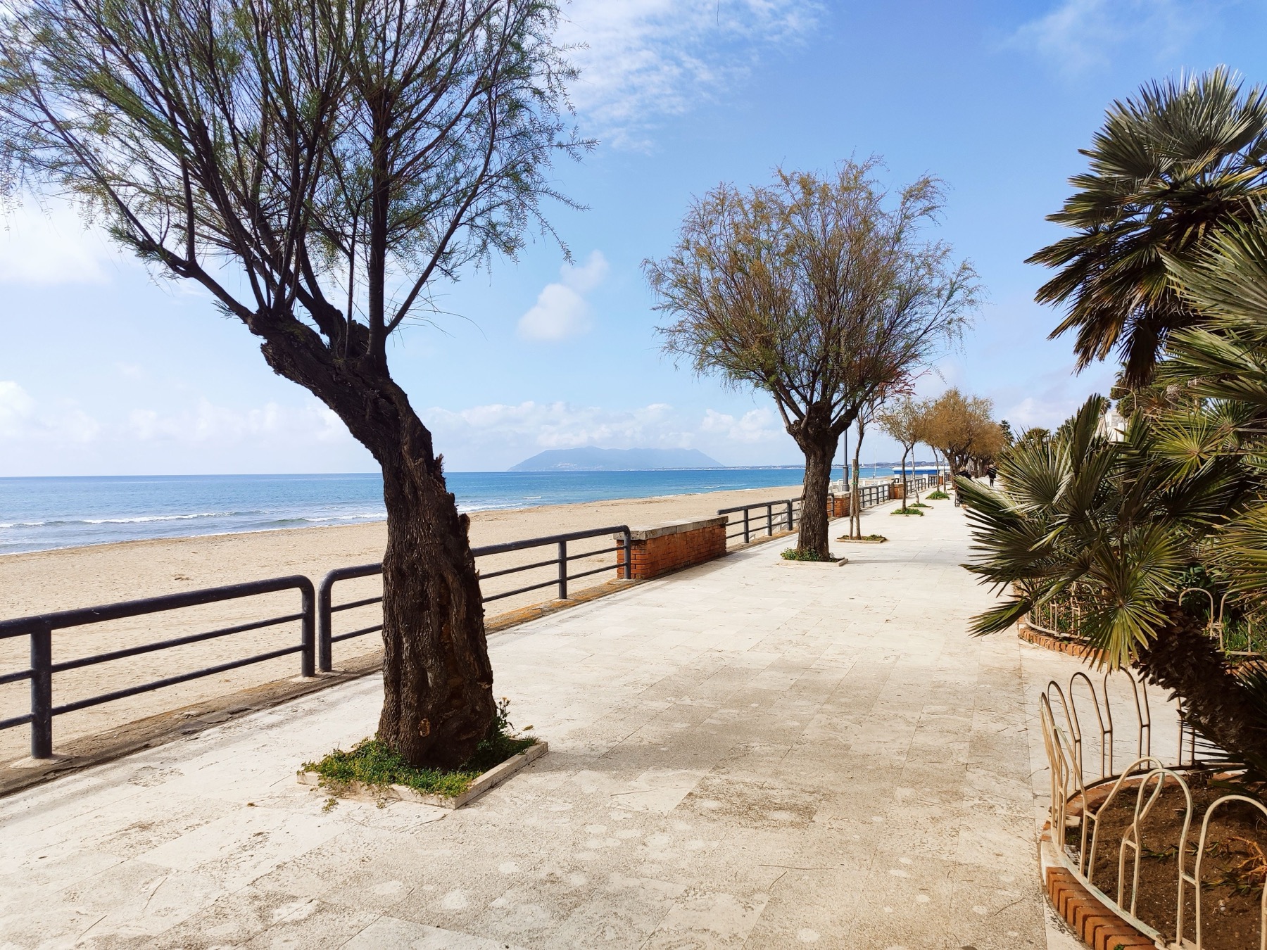 Agadir, Maroko: 14 tipů, vidět a co nevychechat 1 Promenáda podél pláže