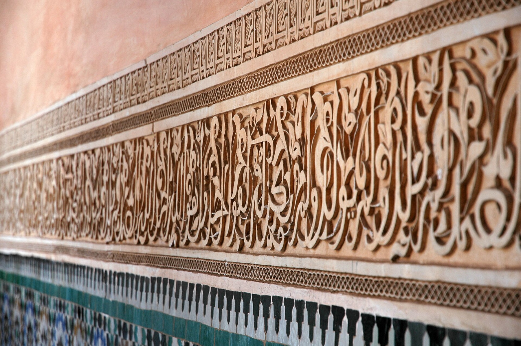 Marrakesch, Marokko: 25 Tipps + Scams, vor denen du dich 2026 hüten solltest 8 Innenhof der Ben-Youssef-Madrasa