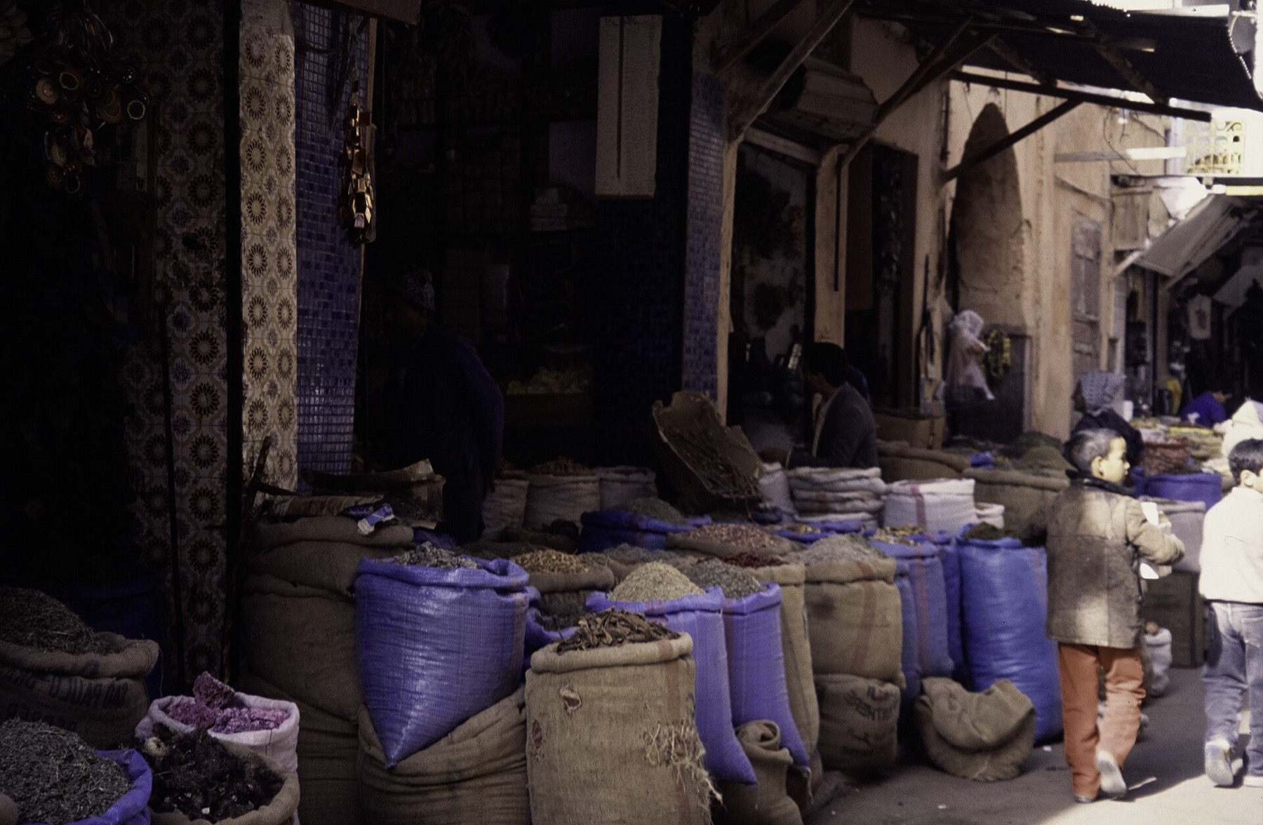 Marrakesch, Marokko: 25 Tipps + Scams, vor denen du dich 2026 hüten solltest 11 Souks in der Medina voller Gewürze