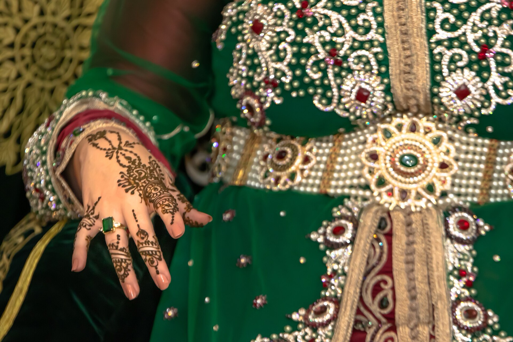 Marrakesch, Marokko: 25 Tipps + Scams, vor denen du dich 2026 hüten solltest 18 Verzierung der Hände mit Henna