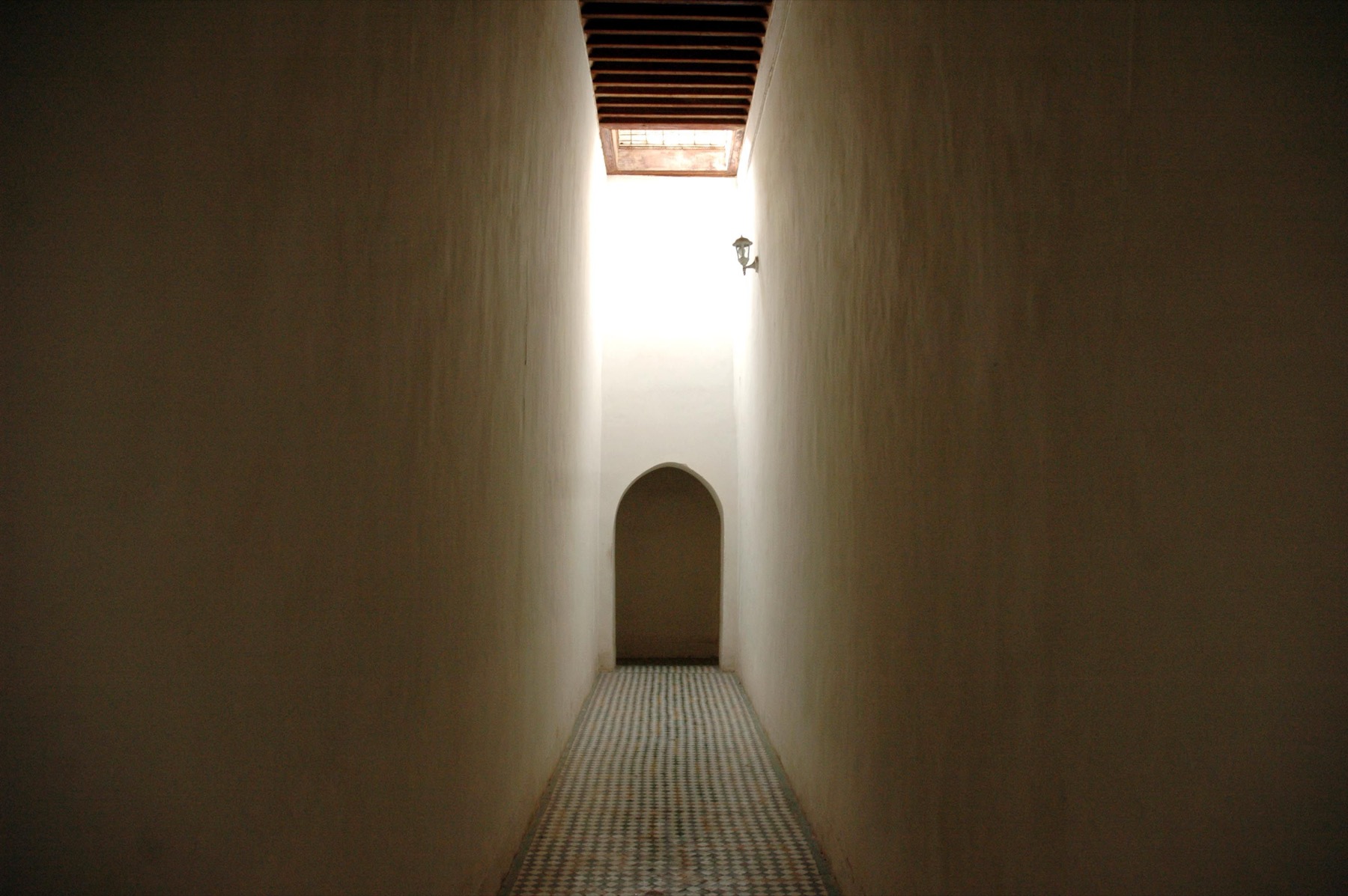 Marrakesch, Marokko: 25 Tipps + Scams, vor denen du dich 2026 hüten solltest 21 Durchgang in der Medina von Marrakesch