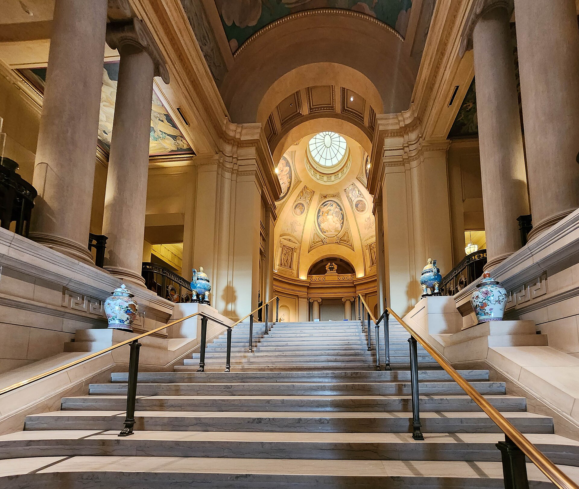 Boston, USA: 22 Things to See and Do + Freedom Trail 19 Rotunda with staircase at the Museum of Fine Arts